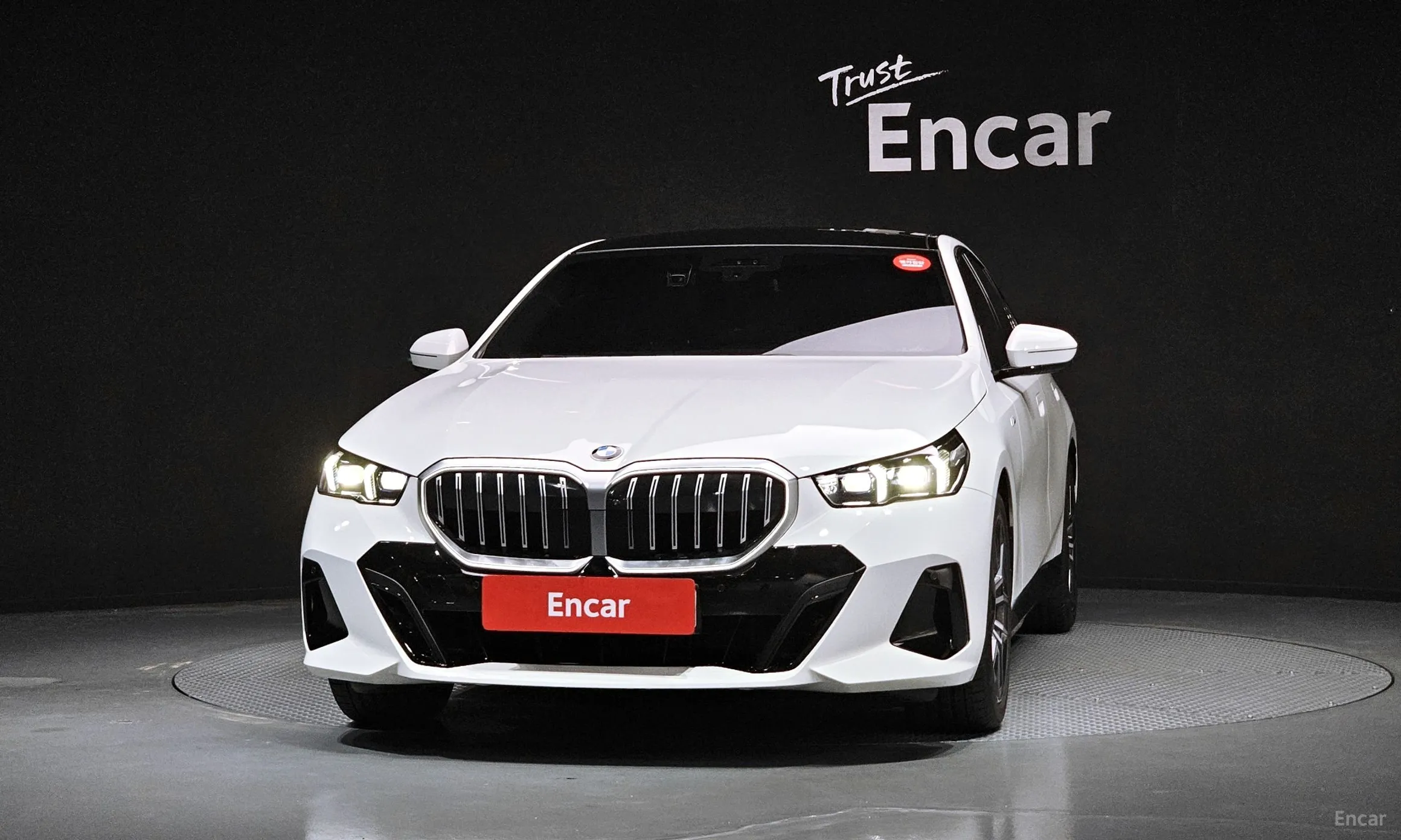 BMW 5 Series (G60) превью 3