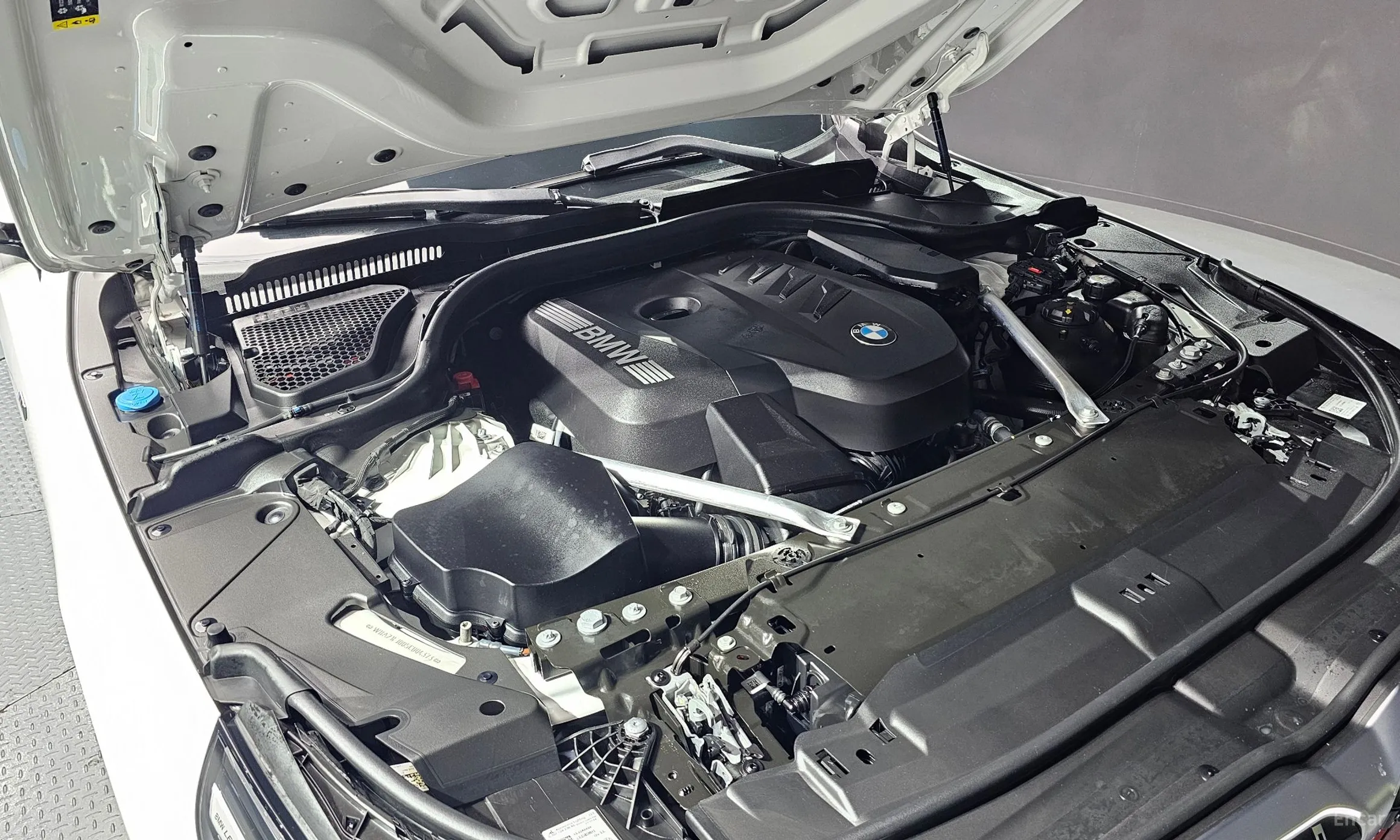 BMW 5 Series (G60) превью 6