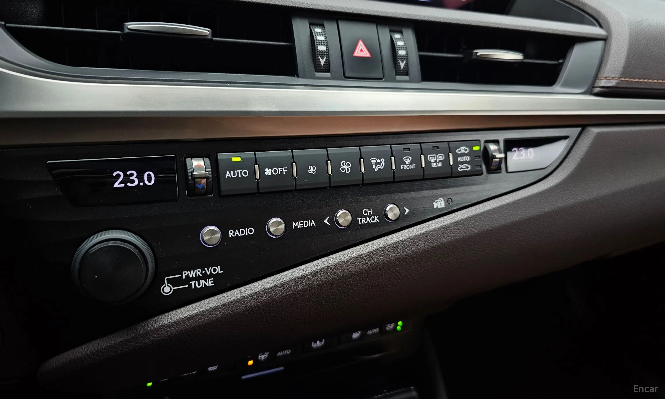 Lexus ES300h 7th Generation превью 17