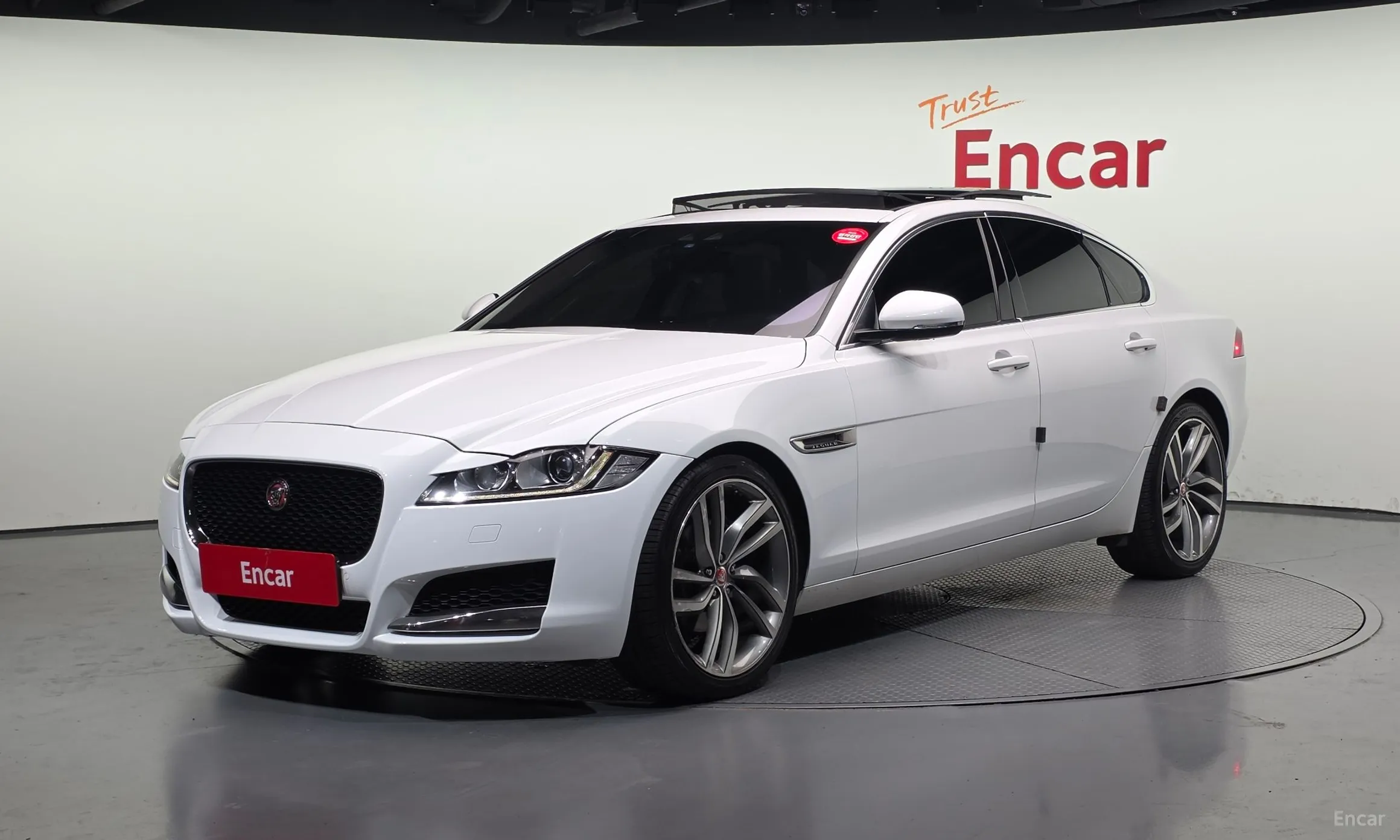 Jaguar XF (x260)