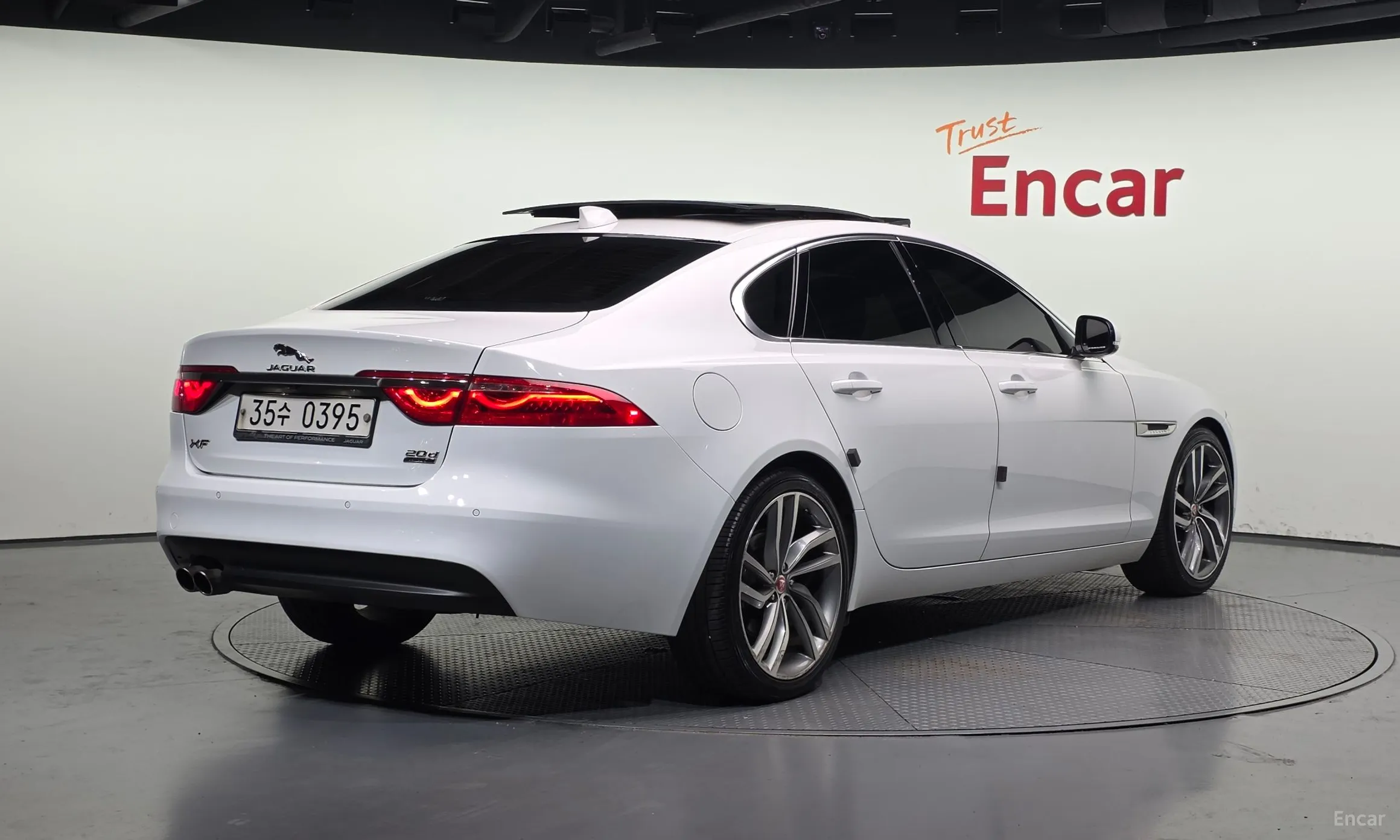 Jaguar XF (x260)