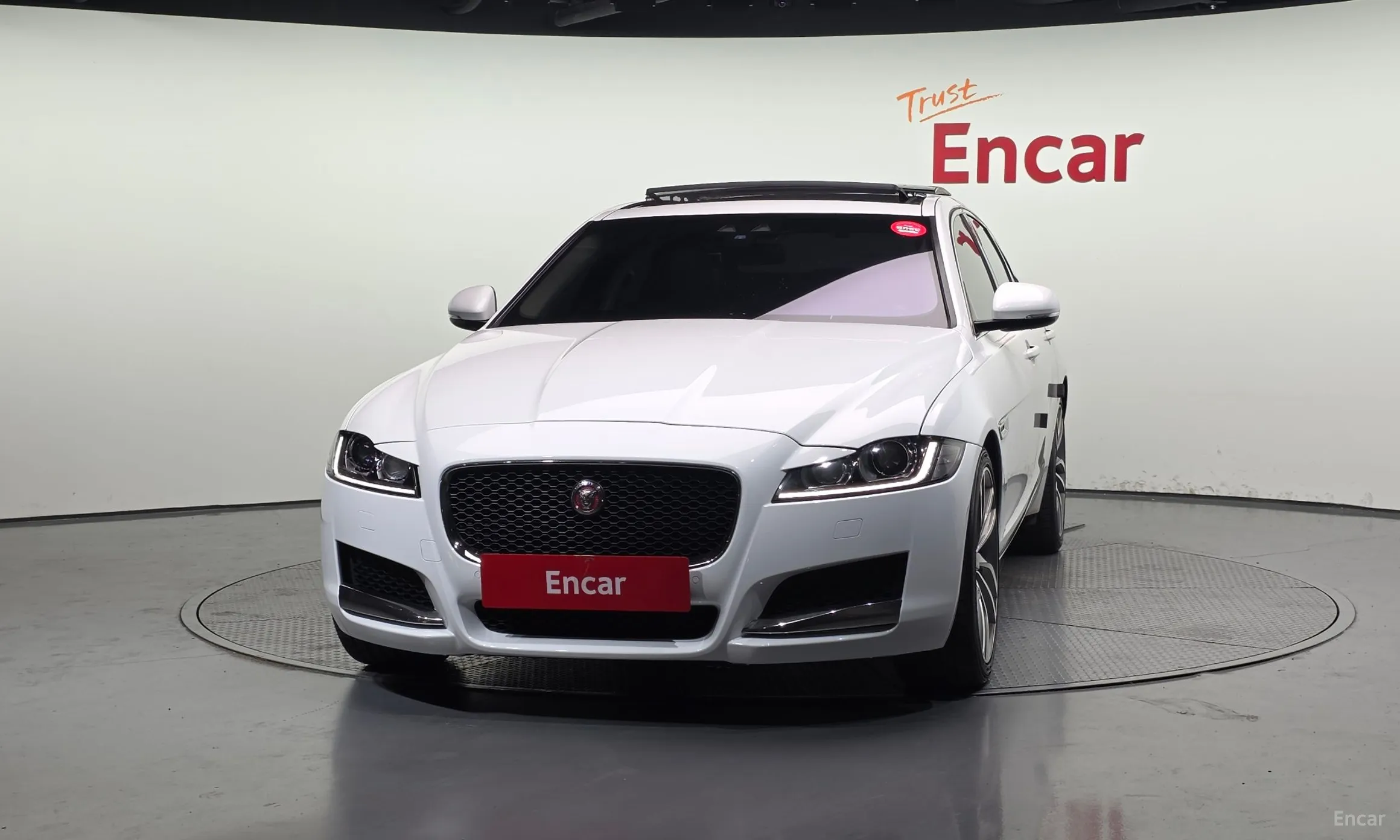 Jaguar XF (x260) превью 3