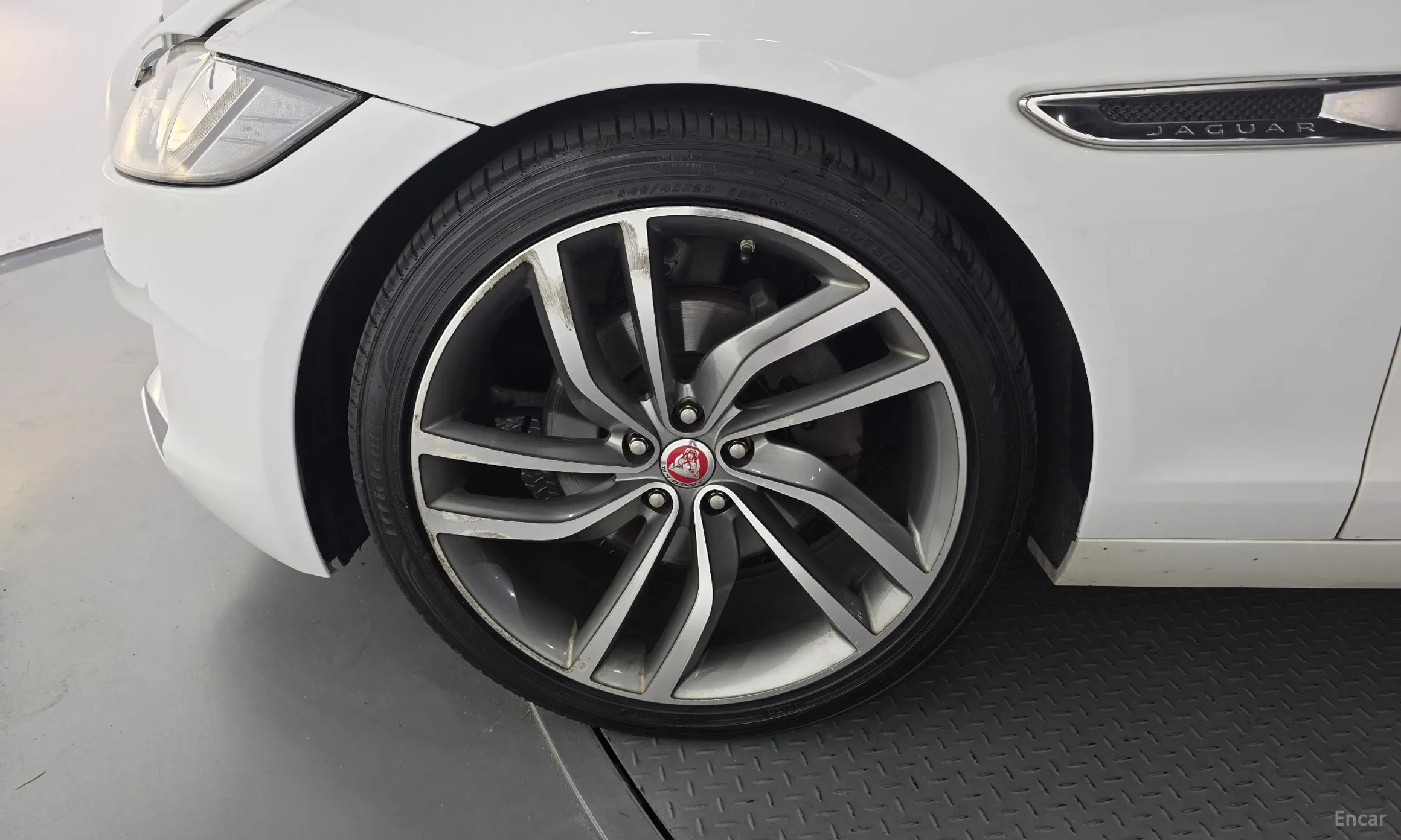 Jaguar XF (x260) превью 5