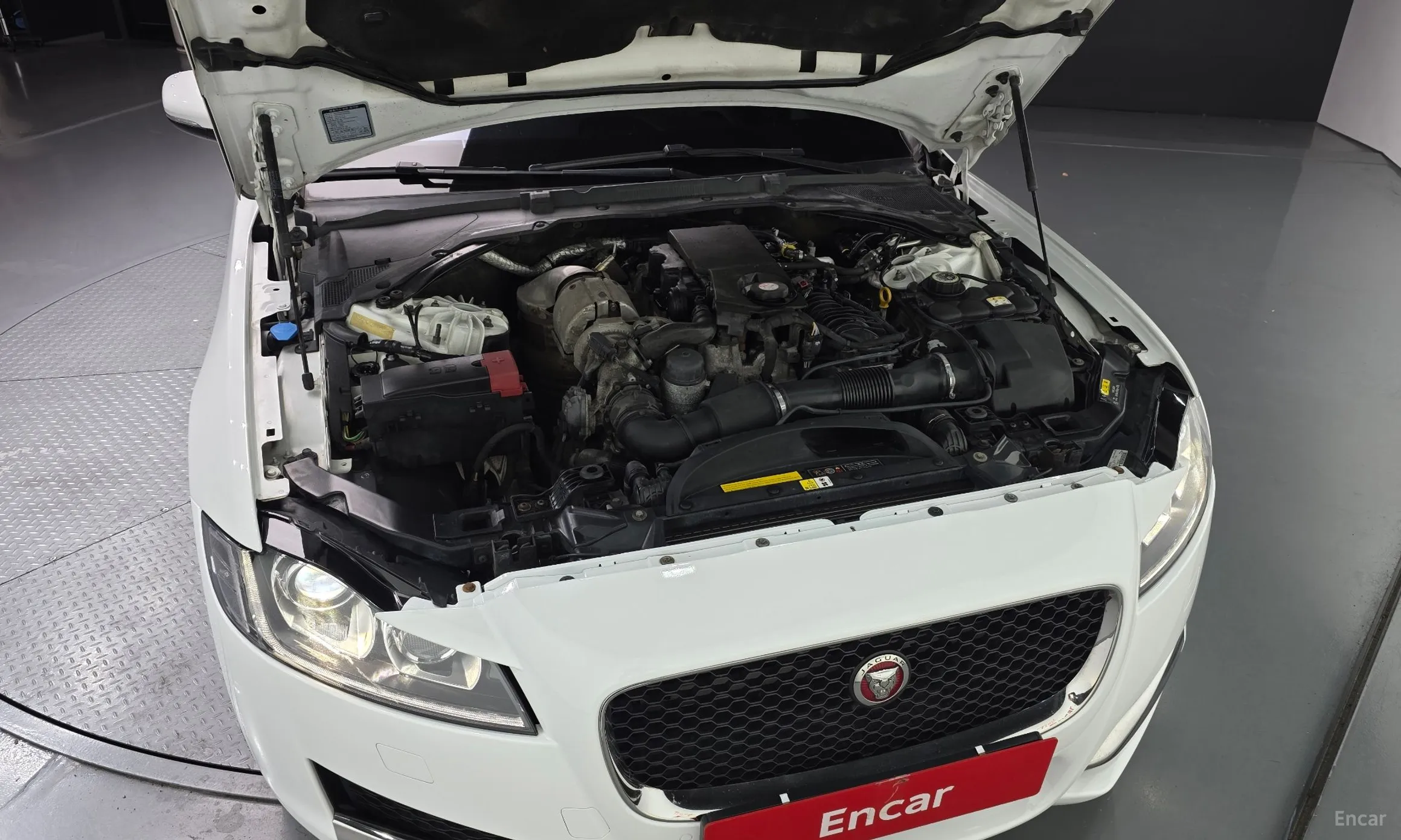 Jaguar XF (x260) превью 6