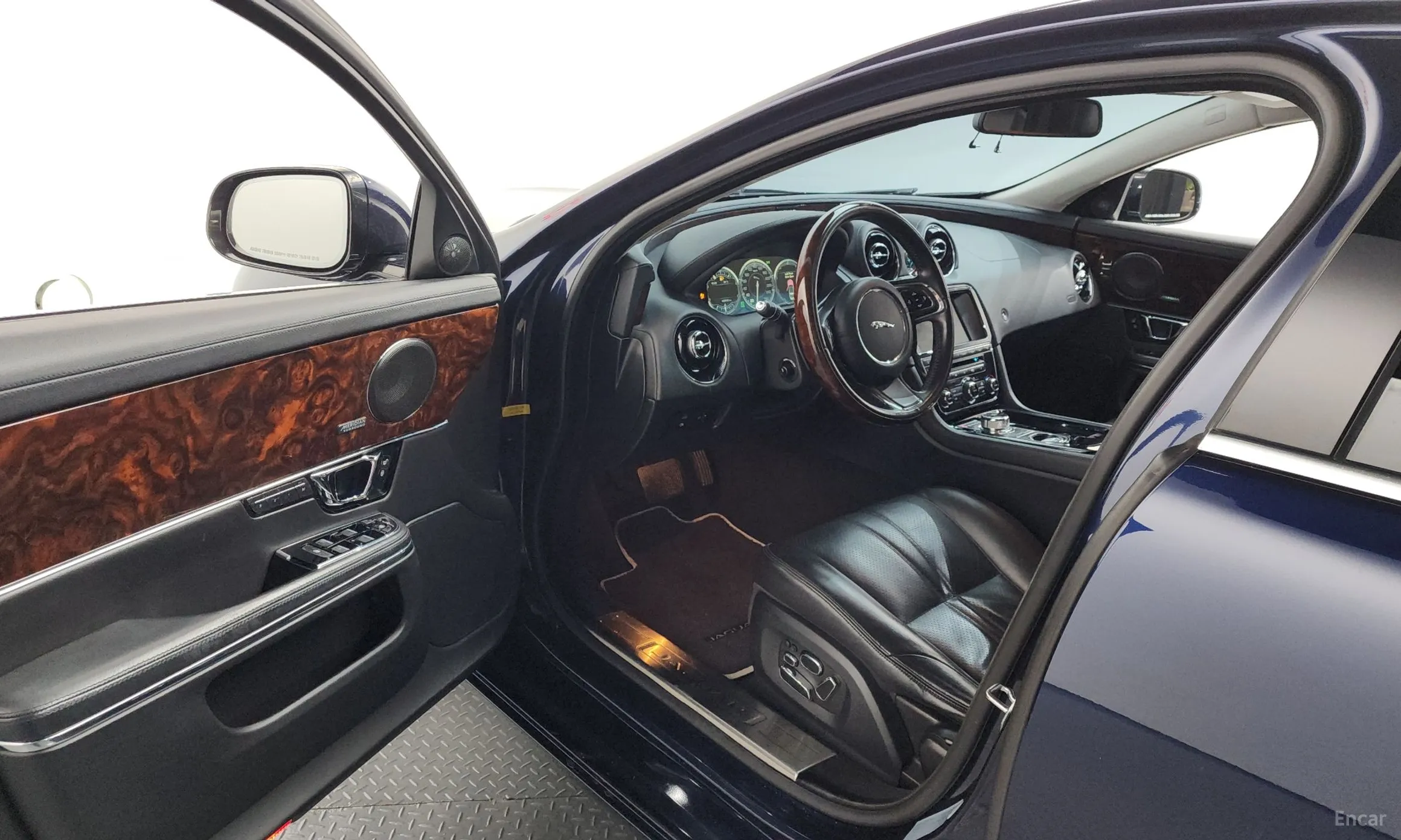 Jaguar All New XJ превью 10