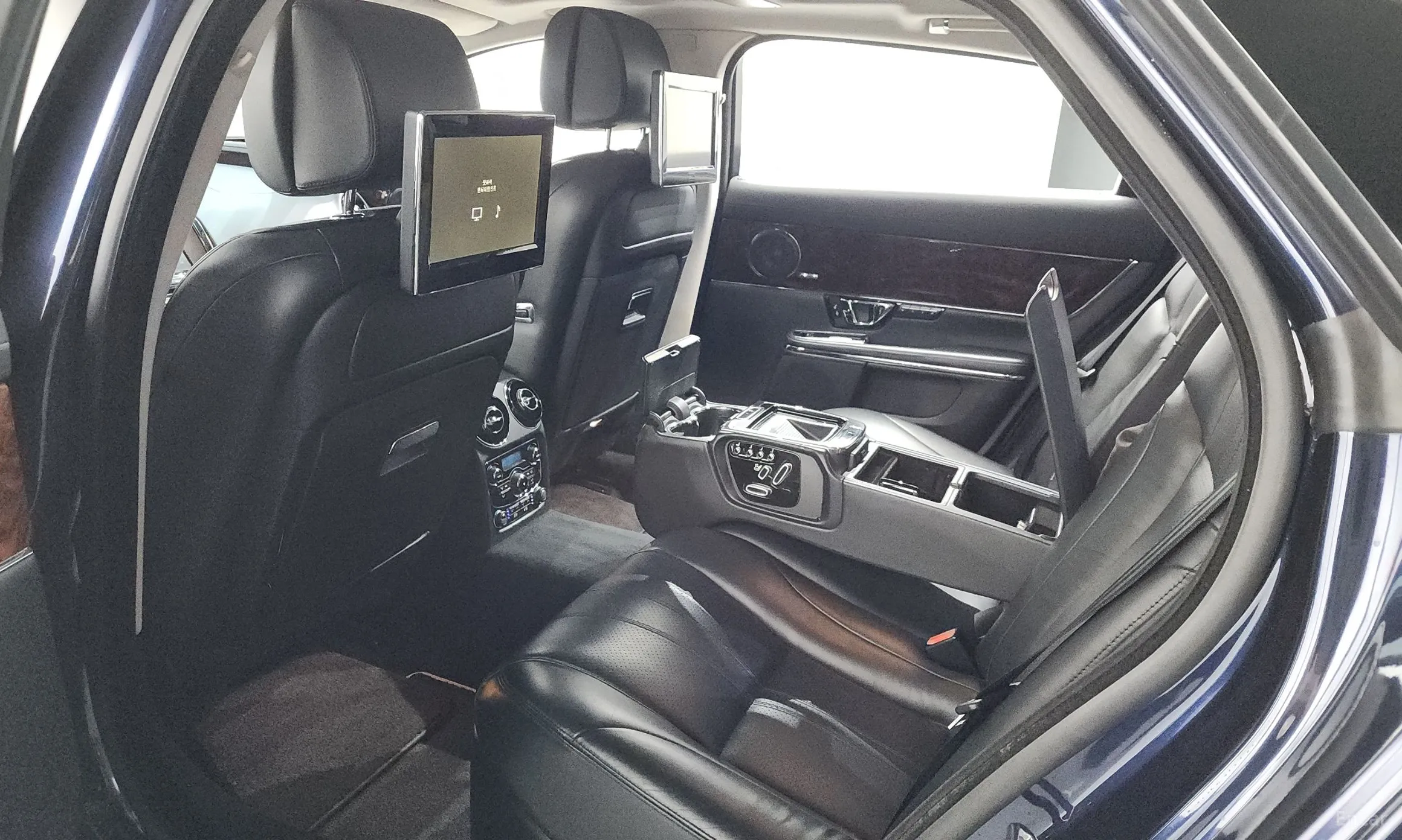 Jaguar All New XJ превью 19