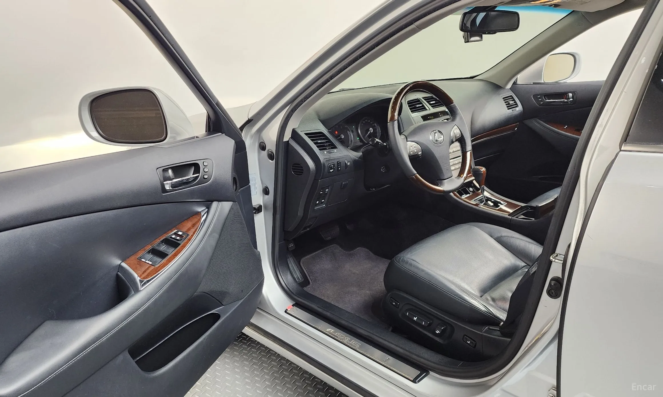 Lexus ES350 превью 10