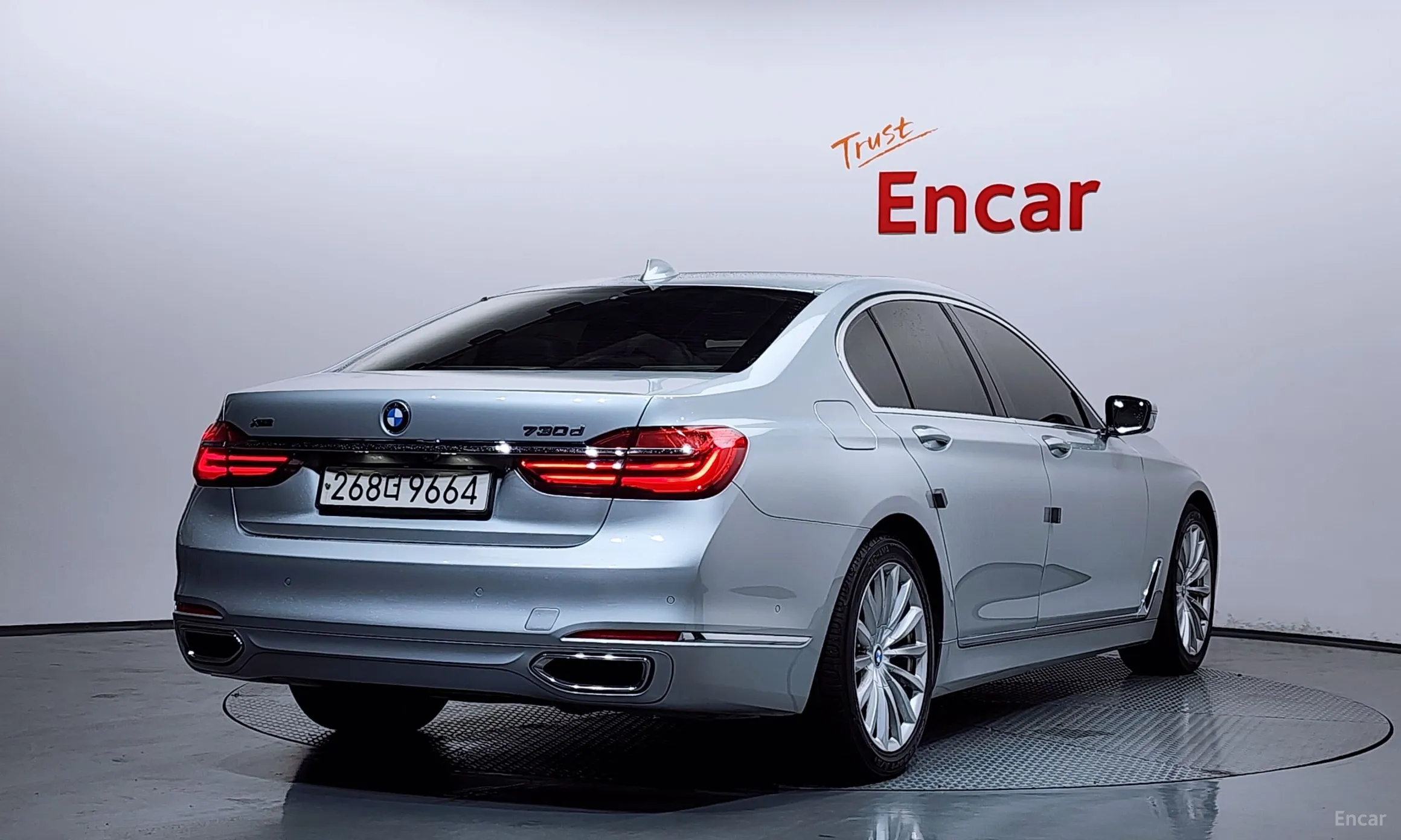 BMW 7 Series (G11) превью 2