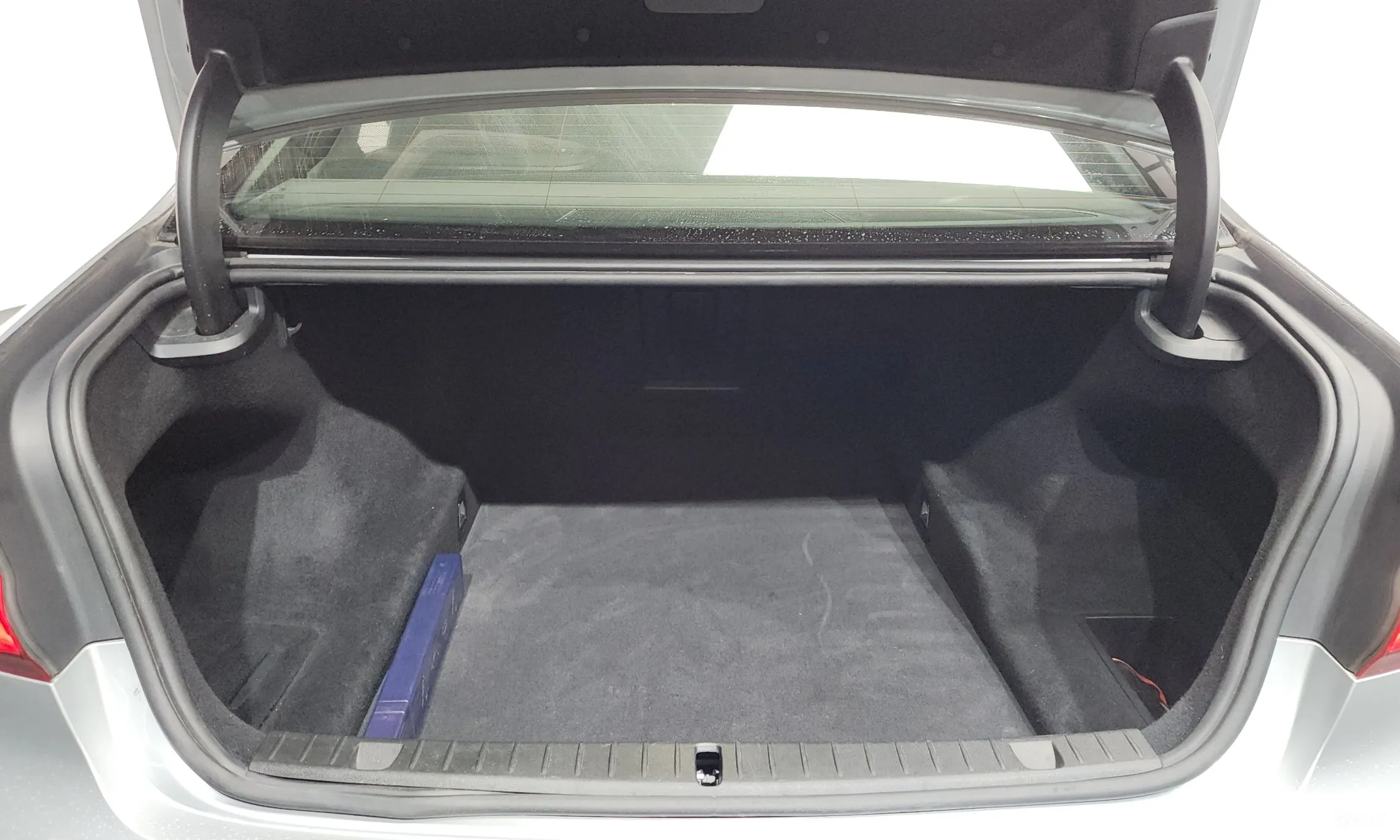 BMW 7 Series (G11) превью 18