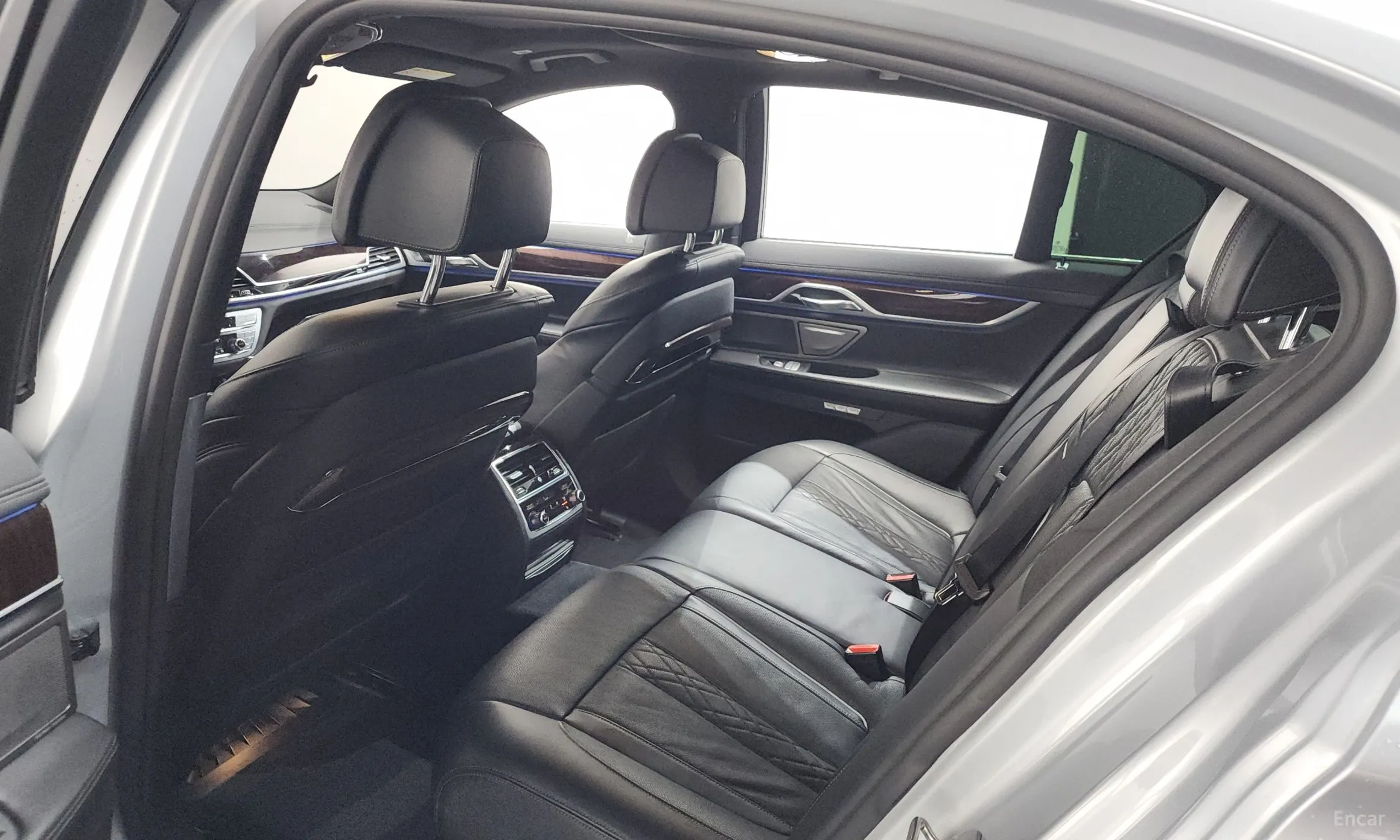 BMW 7 Series (G11) превью 20
