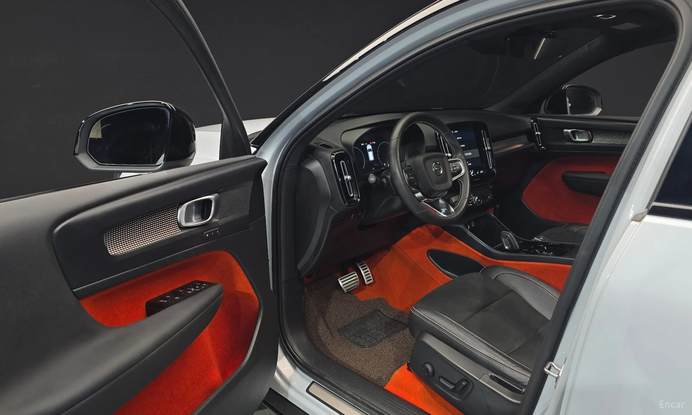 Volvo XC40 превью 10