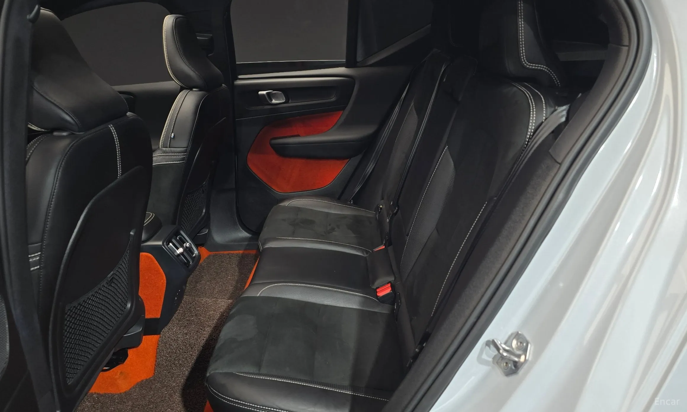 Volvo XC40 превью 11