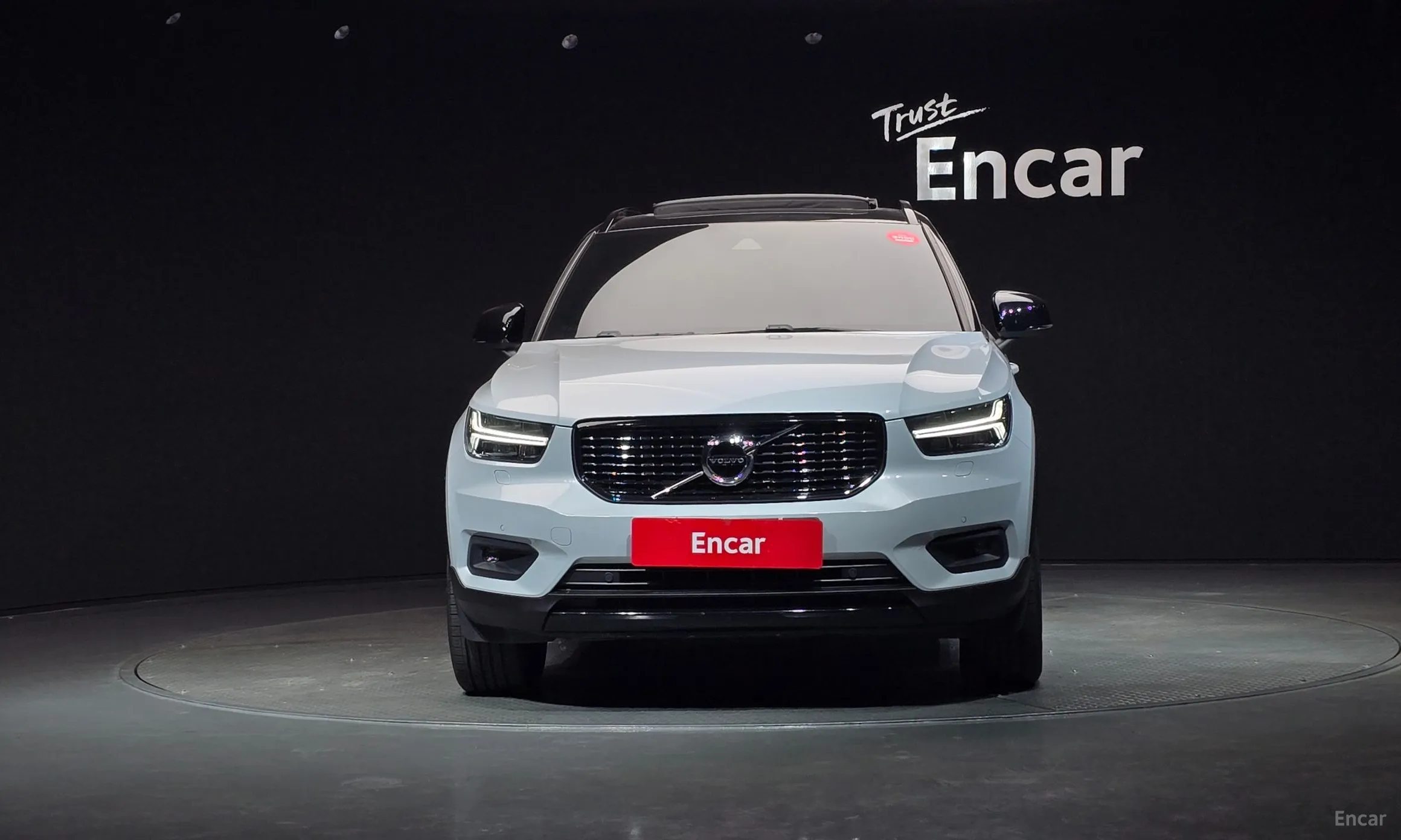 Volvo XC40 превью 3