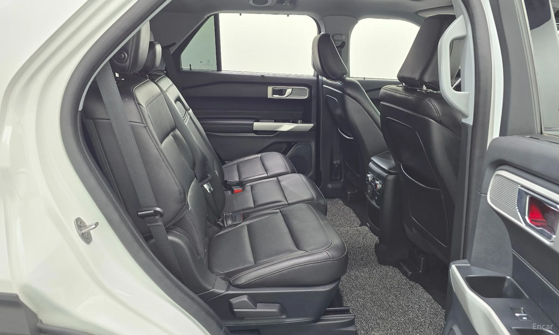 Ford Explorer 6th Generation превью 19