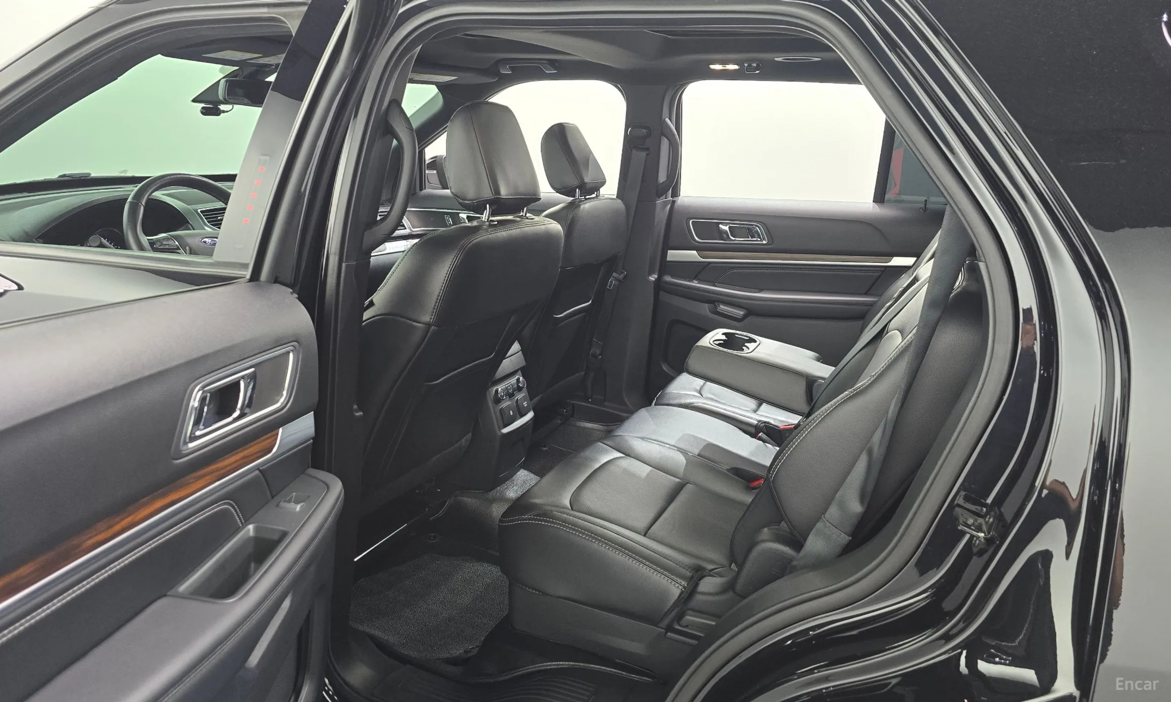 Ford Explorer превью 12