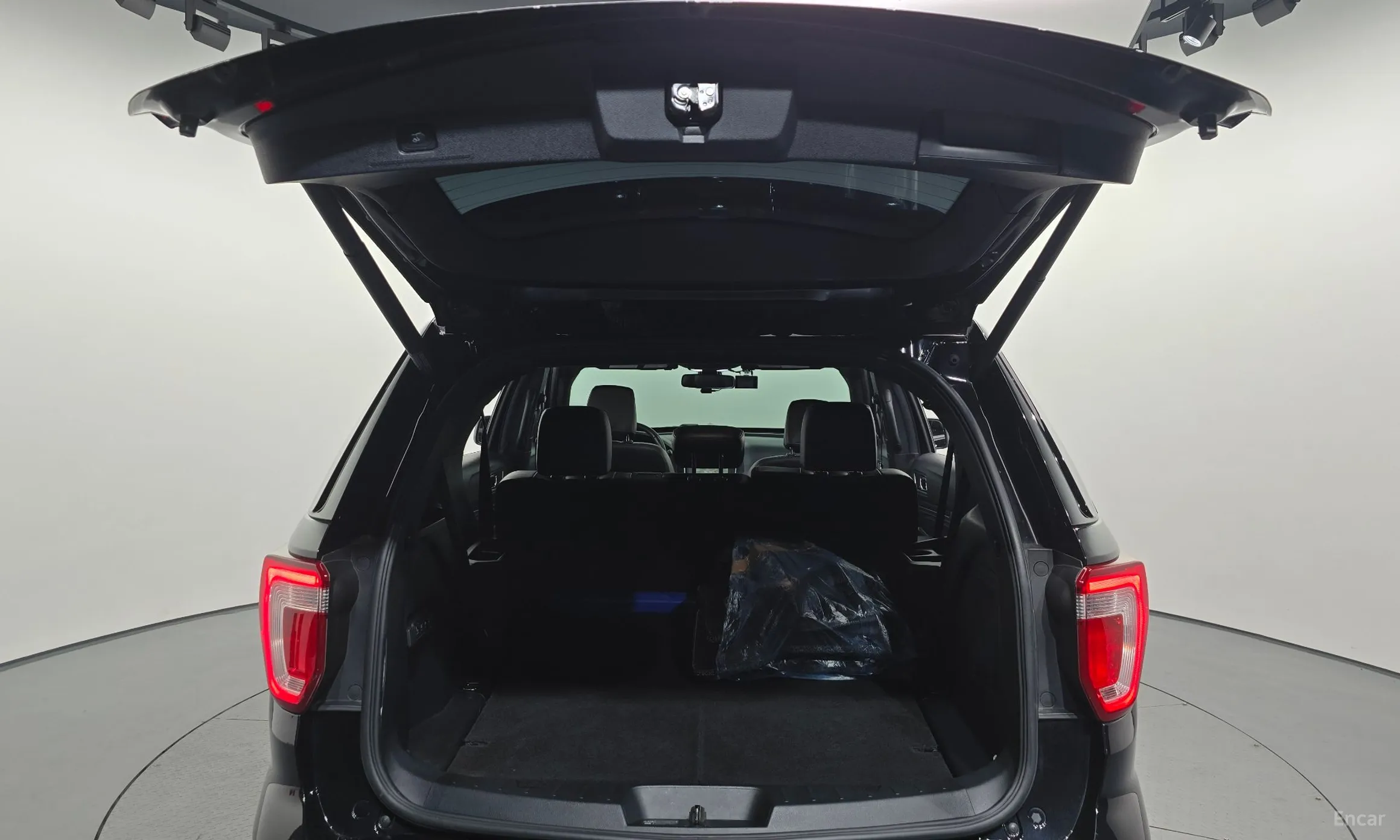 Ford Explorer превью 20