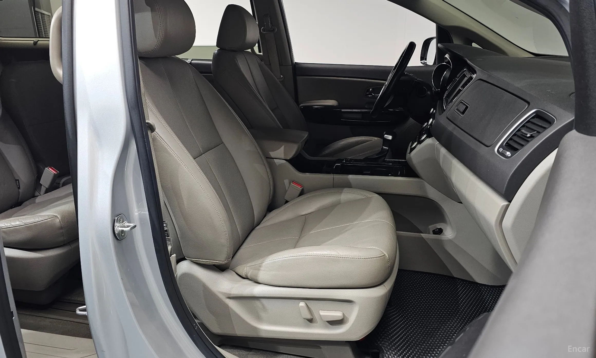 Kia Carnival превью 11