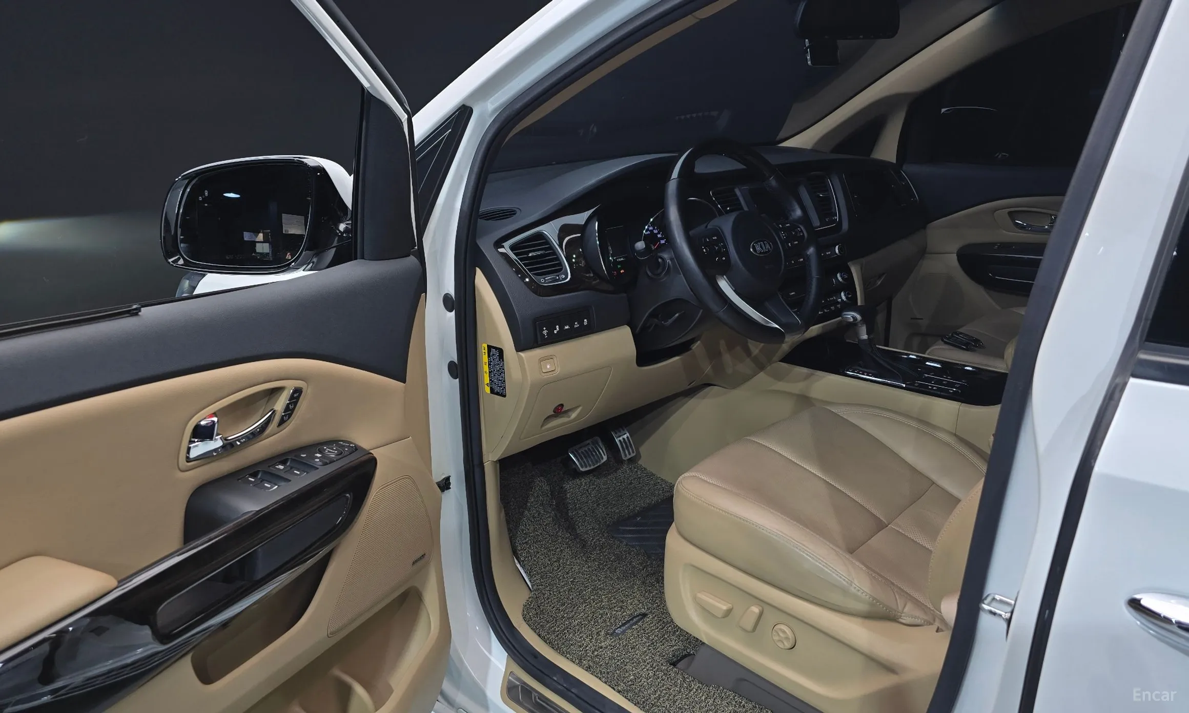 Kia Carnival превью 10