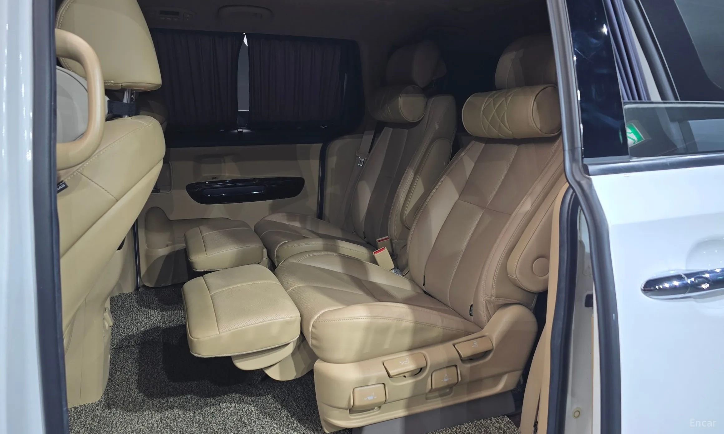 Kia Carnival превью 11