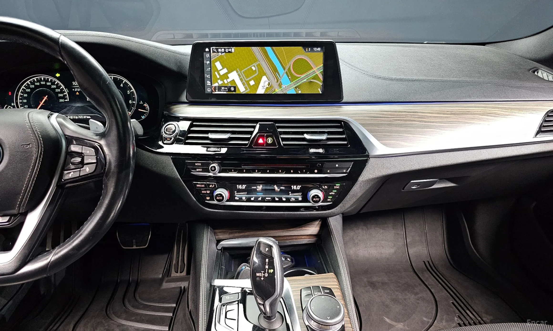 BMW 5 Series (G30) превью 13