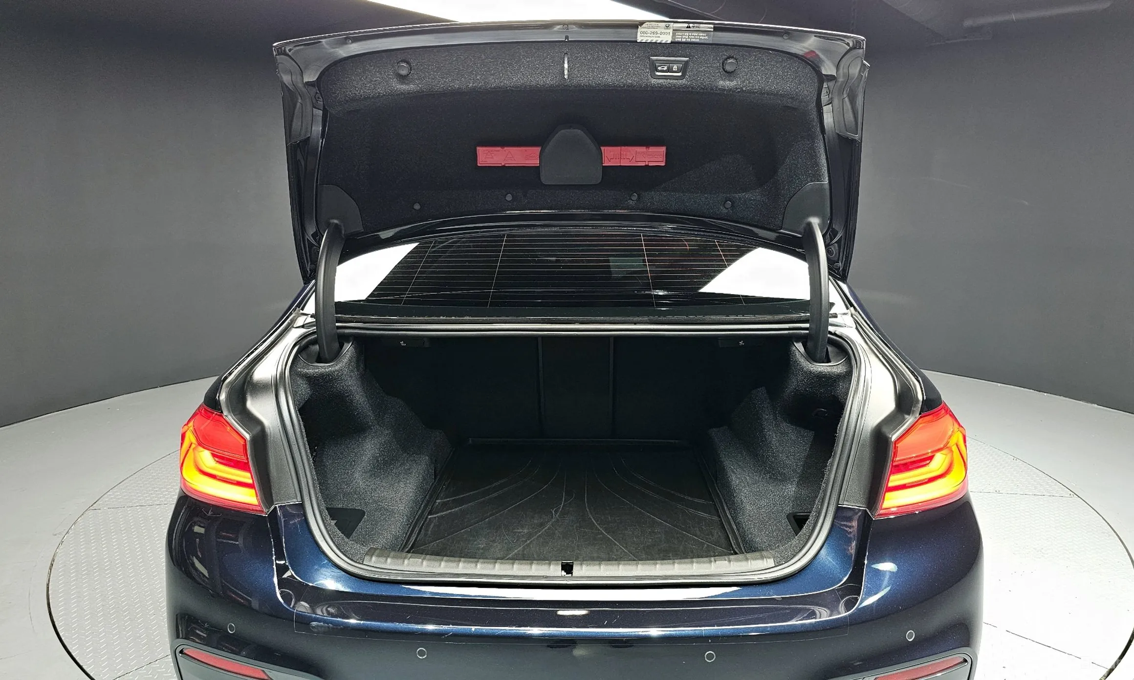 BMW 5 Series (G30) превью 20