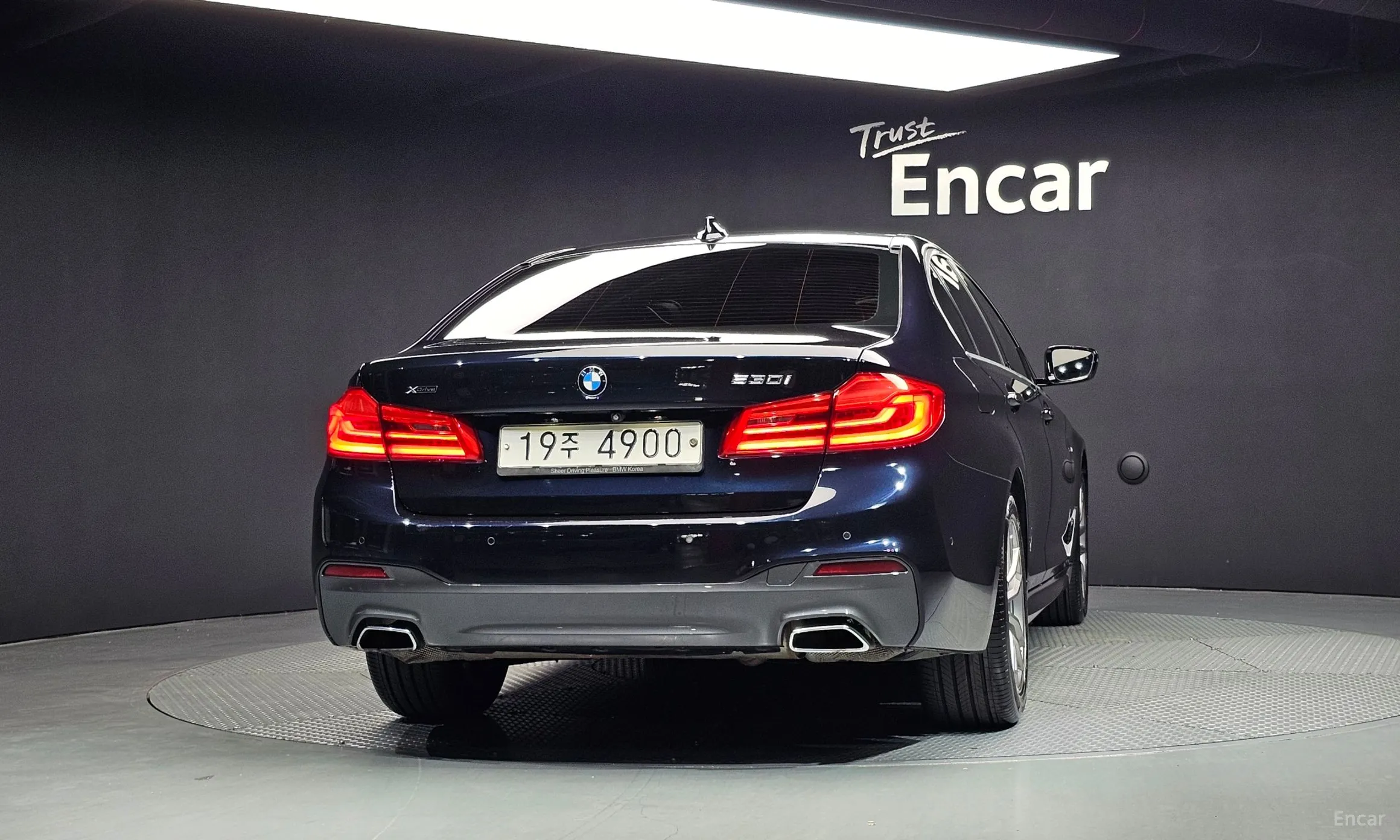 BMW 5 Series (G30) превью 4
