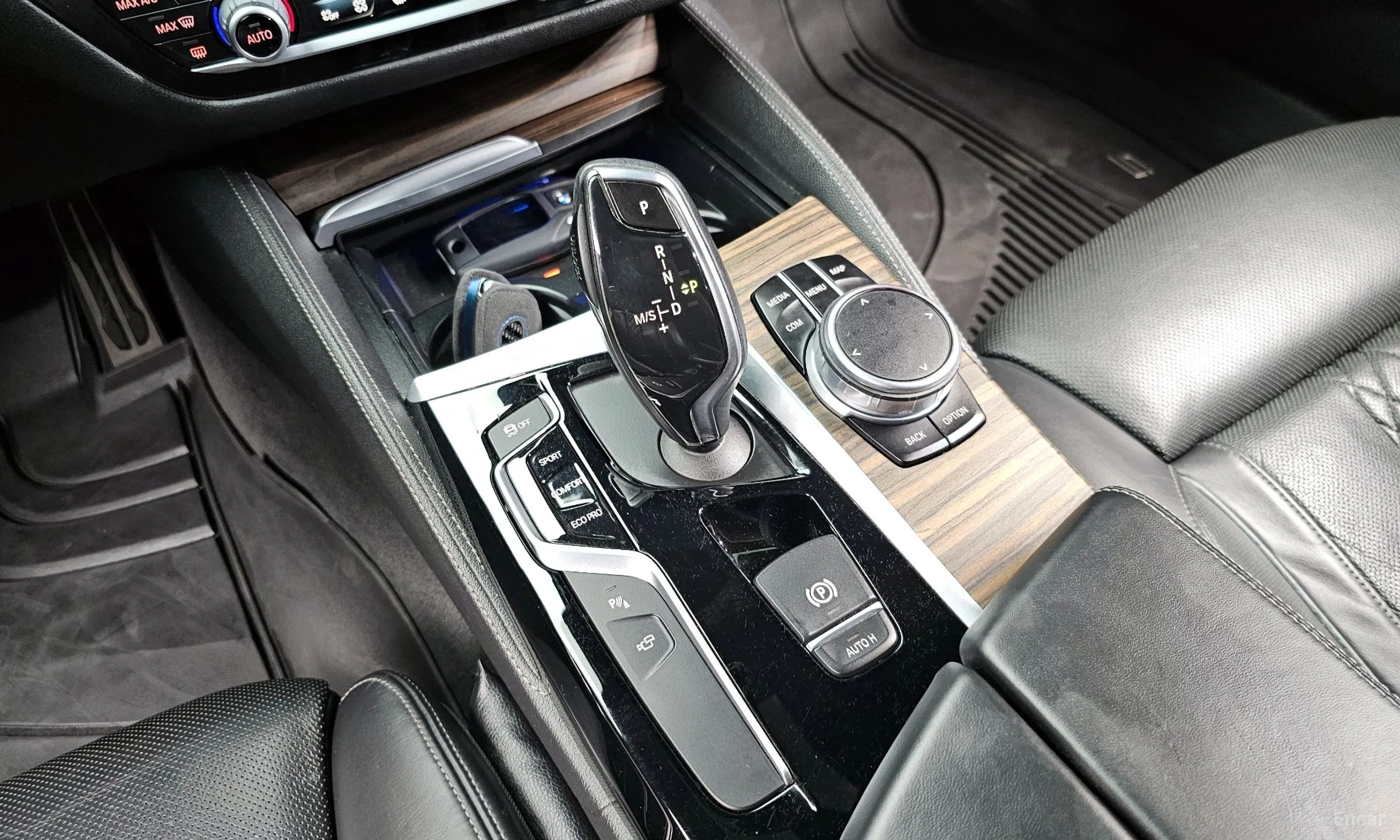 BMW 5 Series (G30) превью 9
