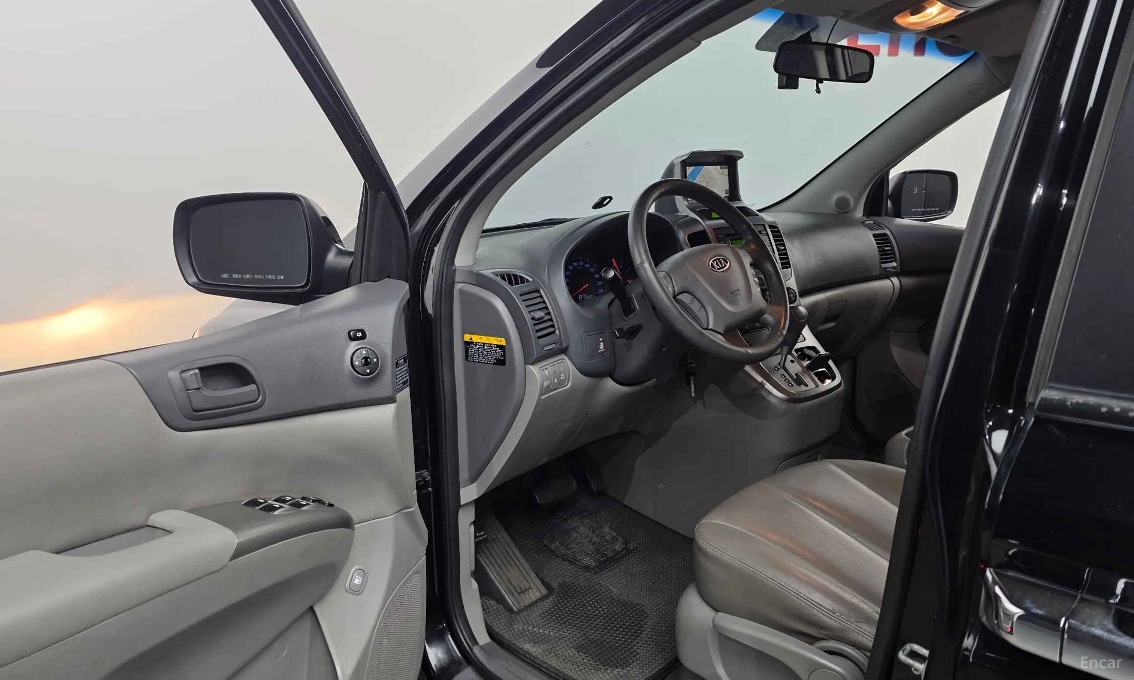 Kia Carnival R превью 10