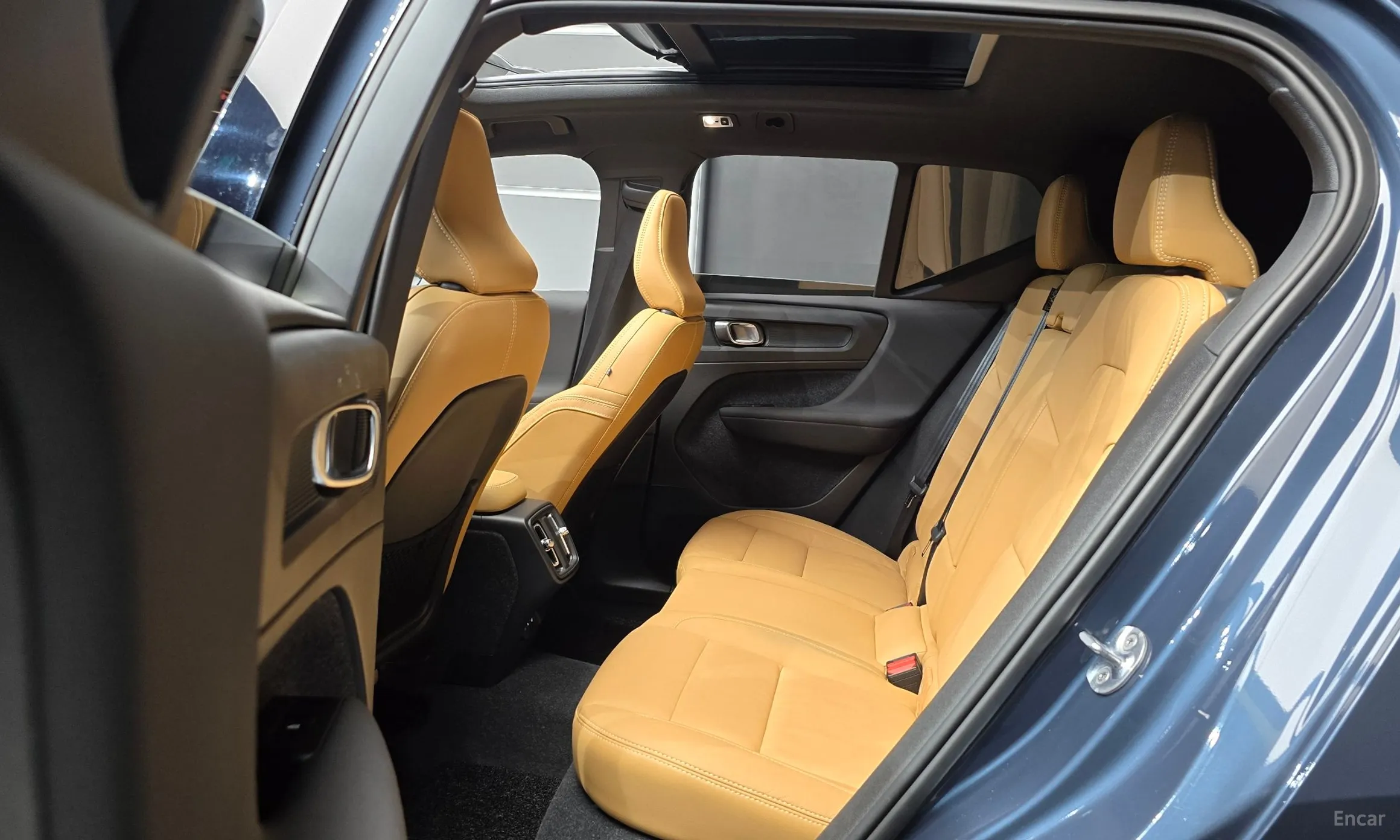 Volvo XC40 превью 12