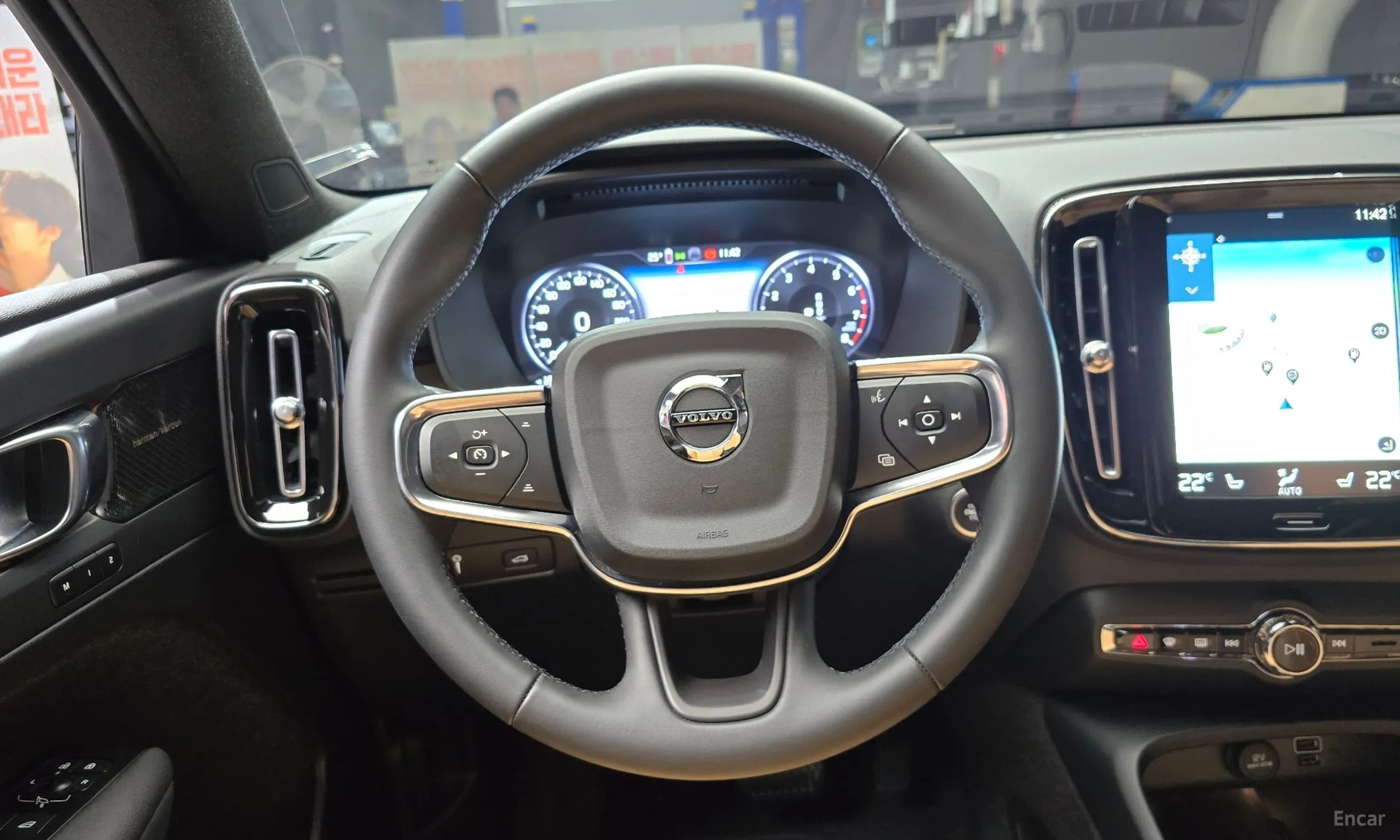 Volvo XC40 превью 15