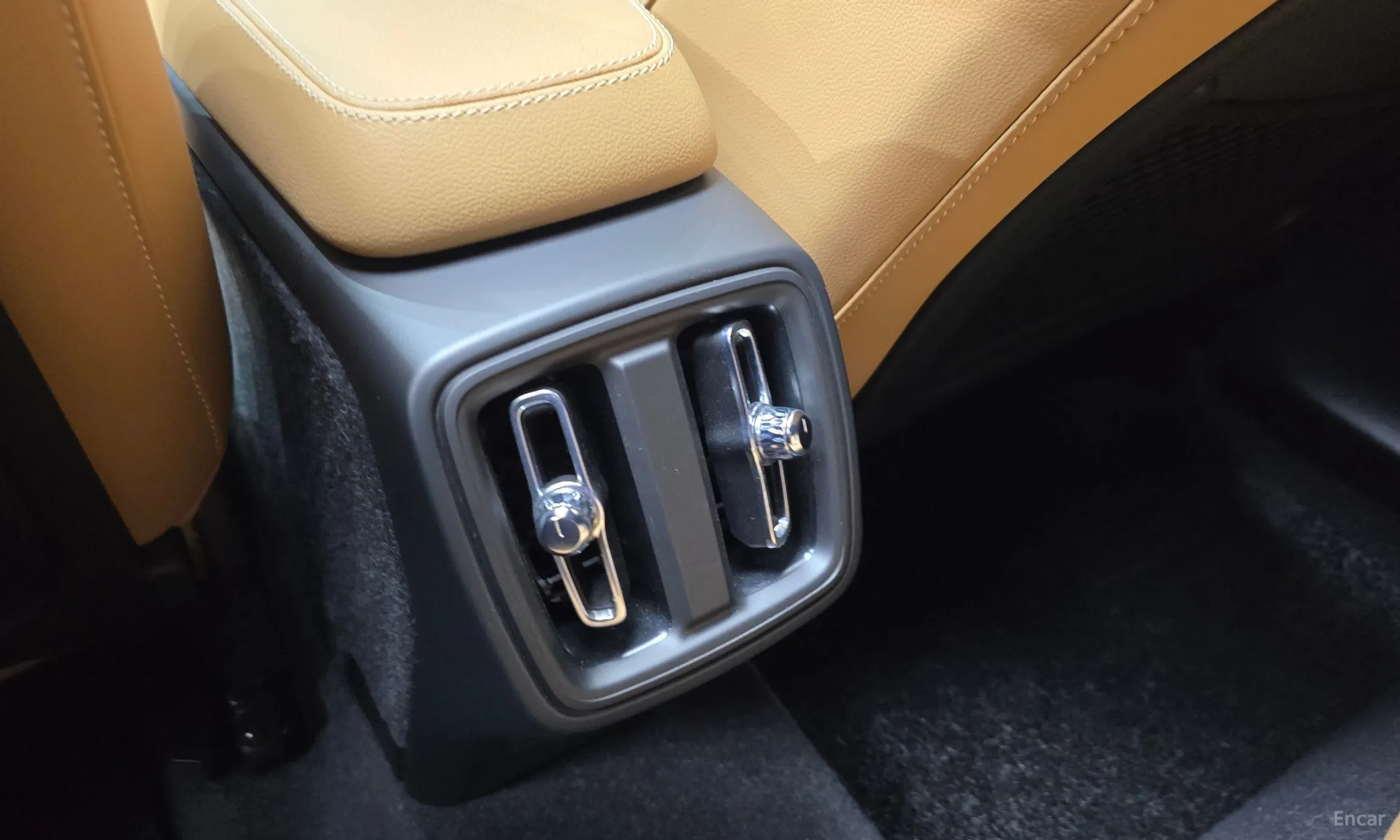 Volvo XC40 превью 19