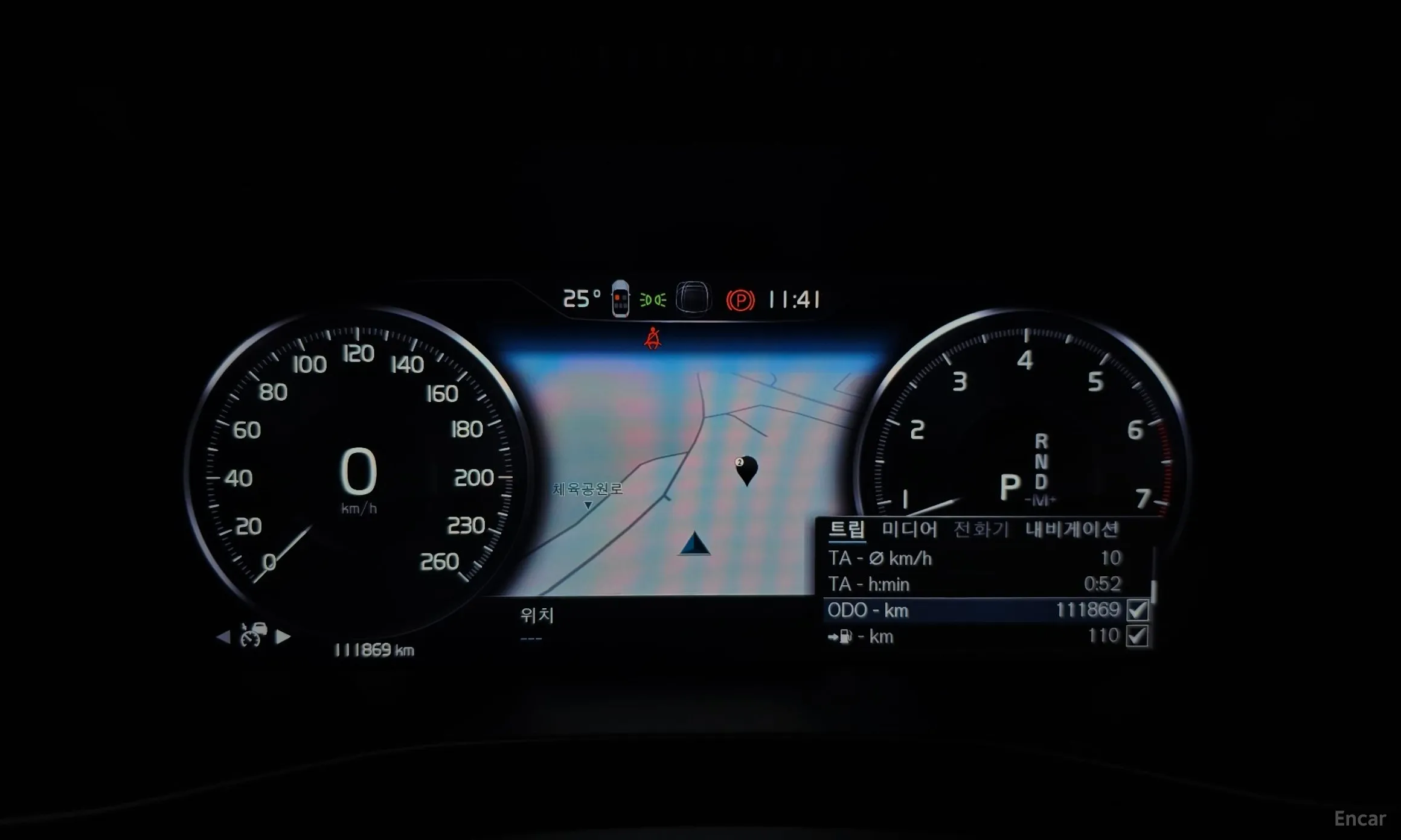 Volvo XC40 превью 8