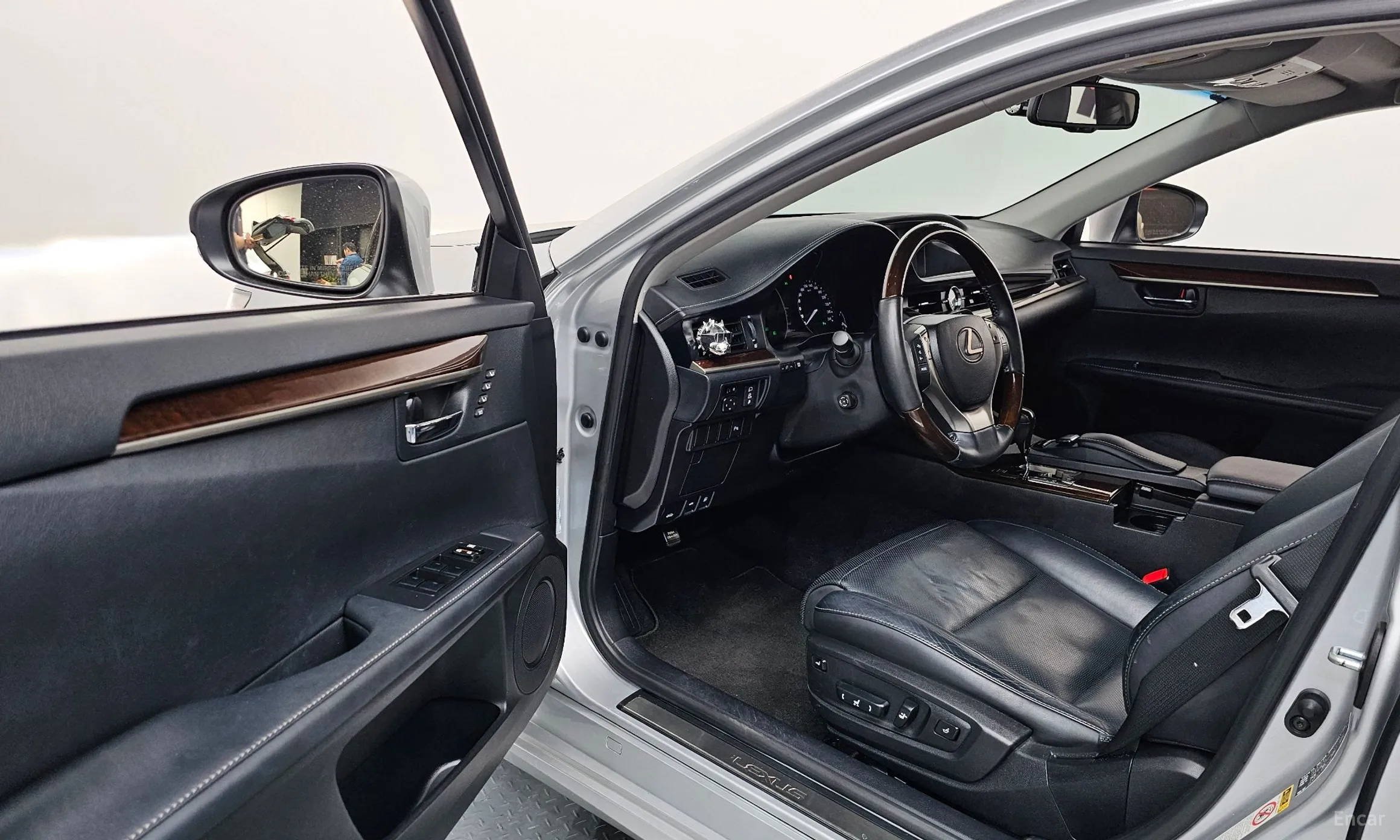 Lexus New ES300h превью 10