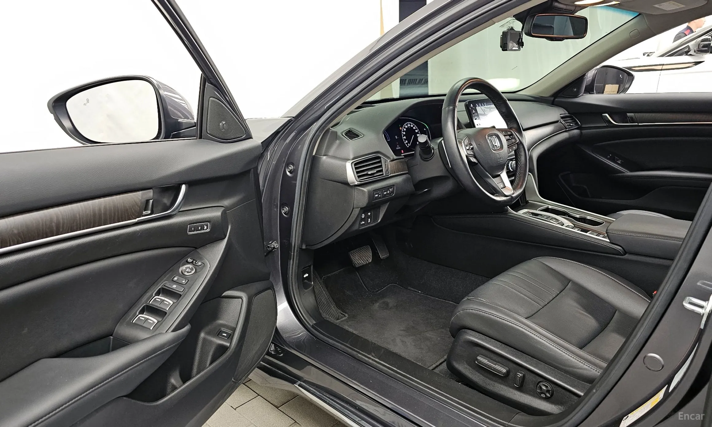 Honda Accord 10th Generation превью 10