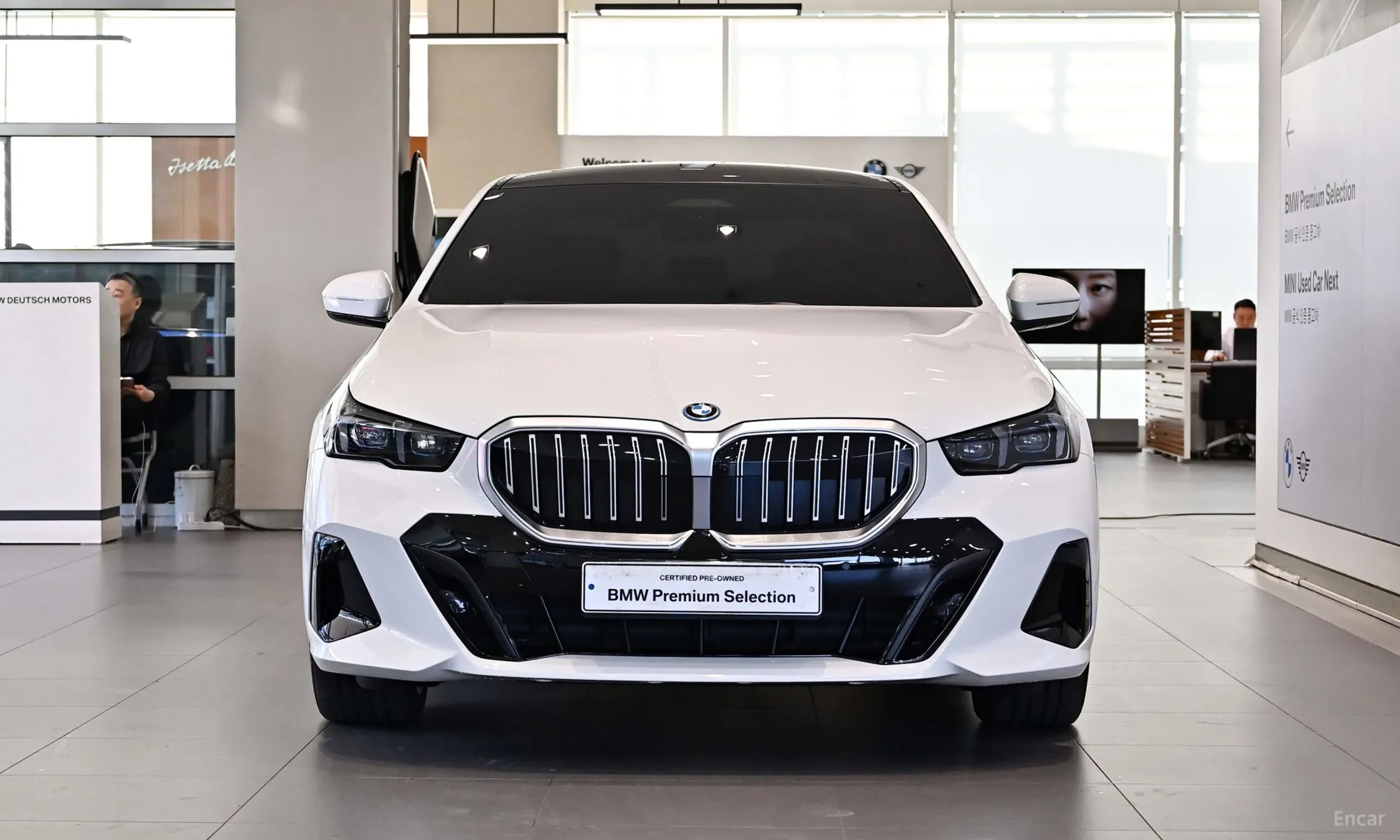 BMW 5 Series (G60) превью 2