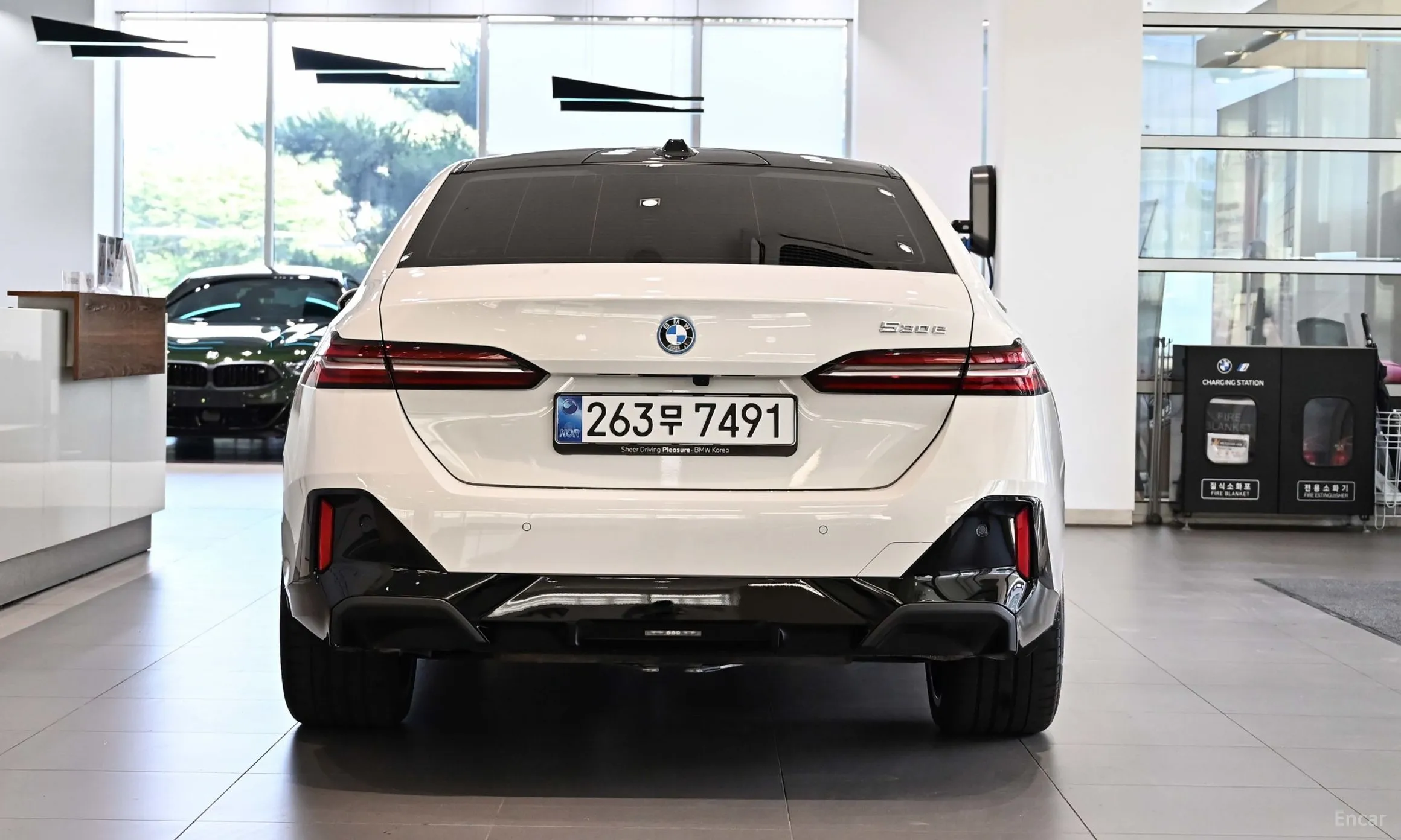 BMW 5 Series (G60) превью 3