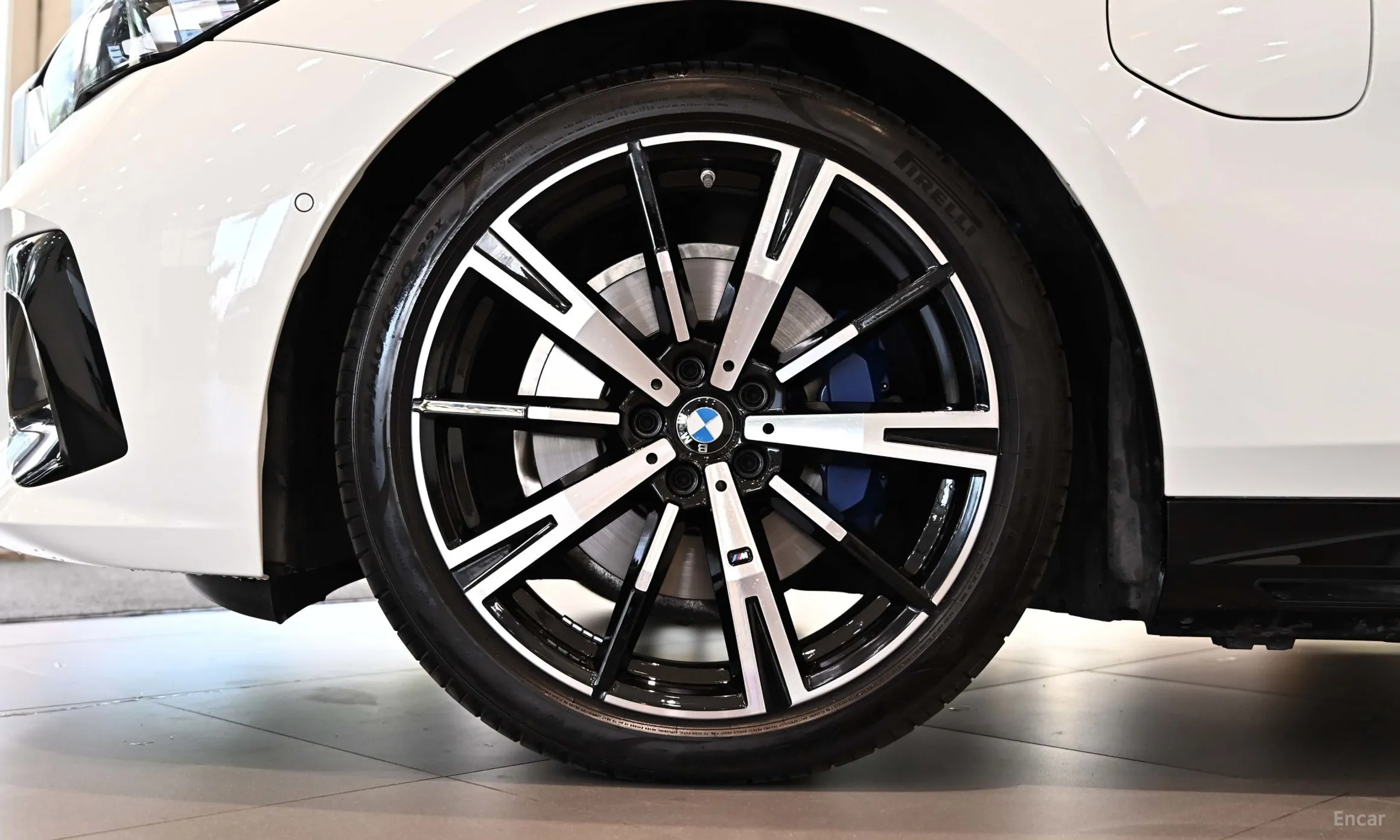 BMW 5 Series (G60) превью 5