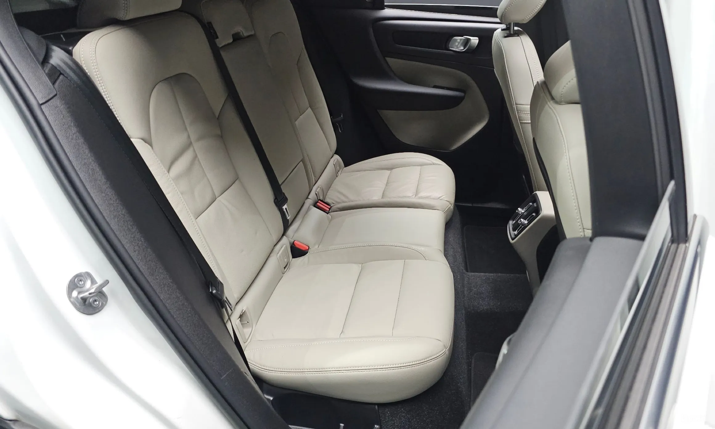 Volvo XC40 превью 11