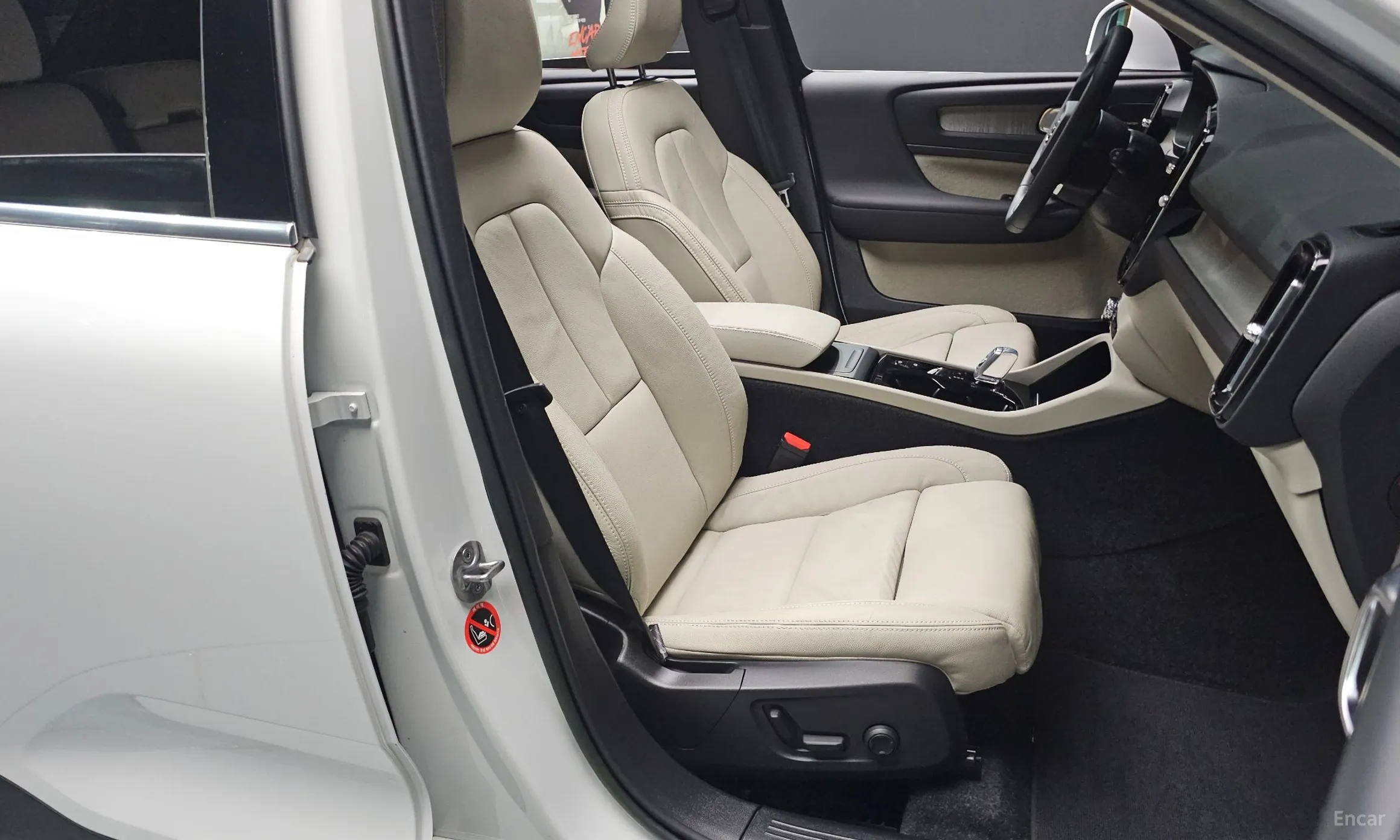 Volvo XC40 превью 12