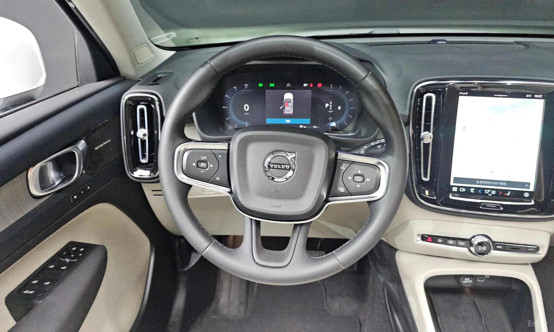 Volvo XC40 превью 13