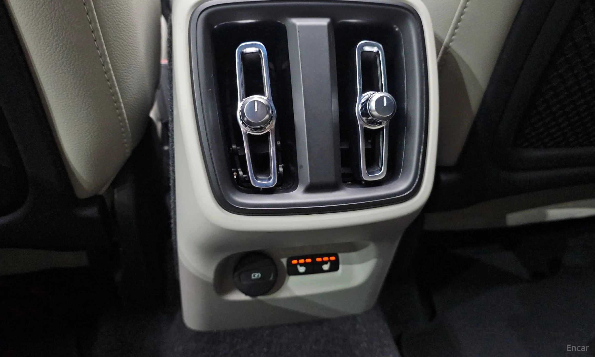 Volvo XC40 превью 19