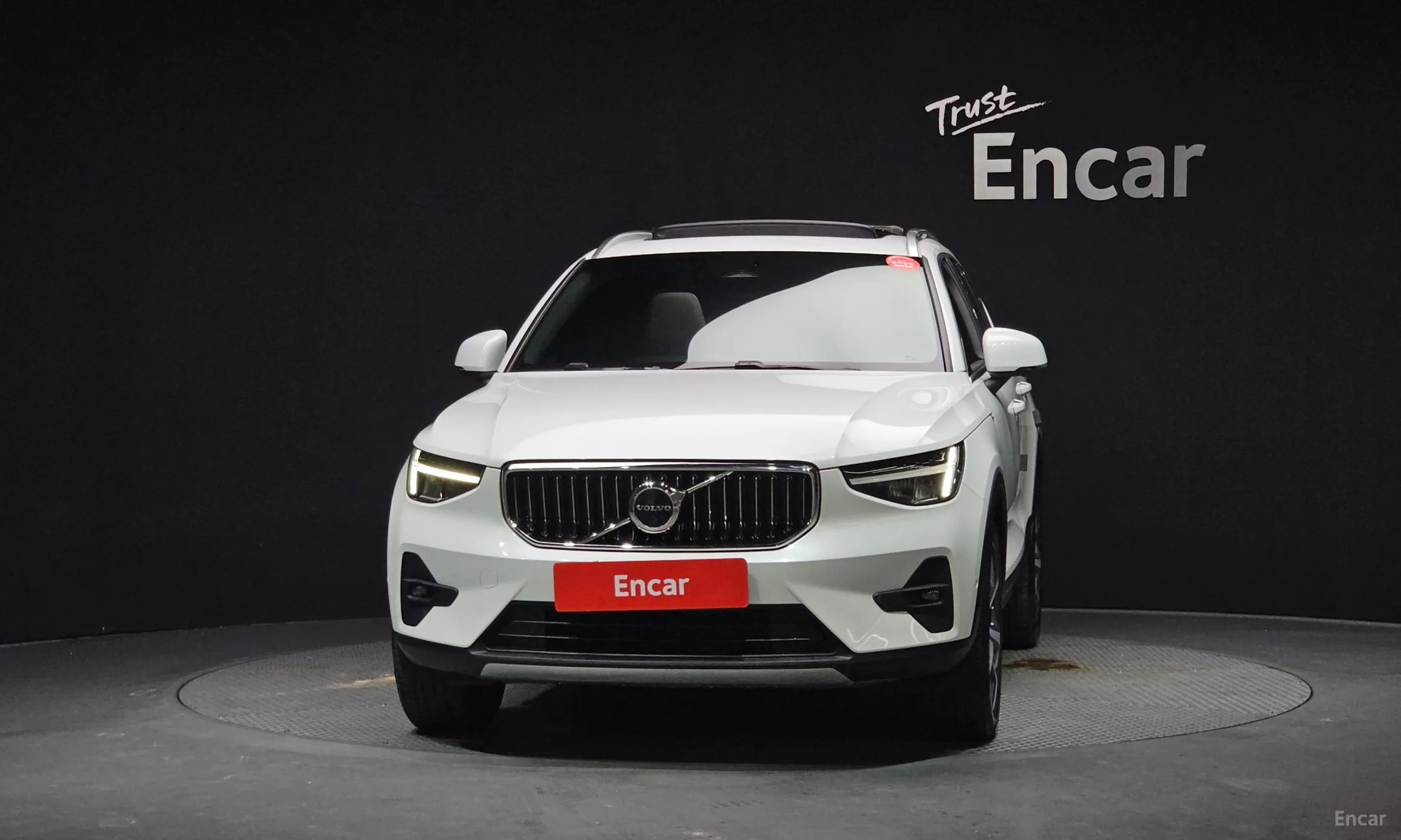 Volvo XC40 превью 3