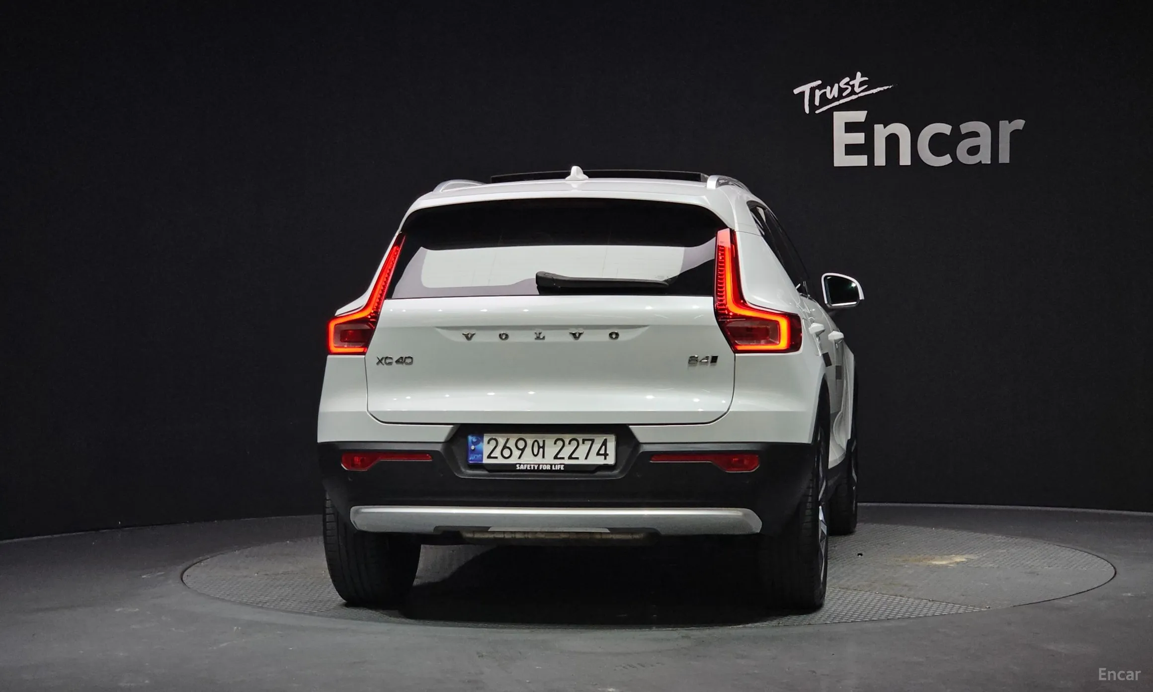 Volvo XC40 превью 4