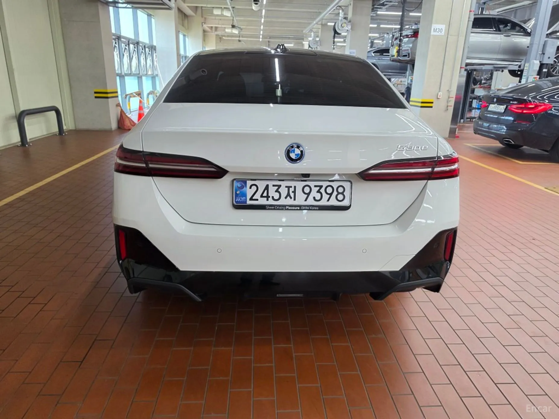 BMW 5 Series (G60)