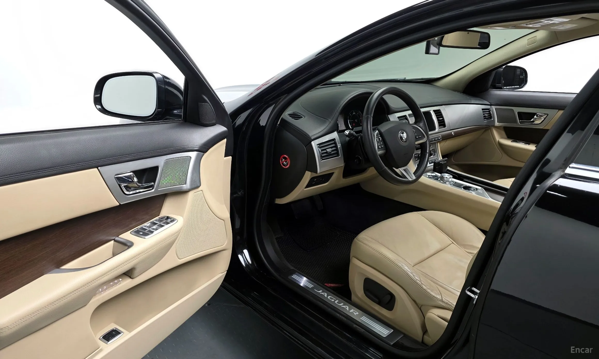 Jaguar New XF превью 10