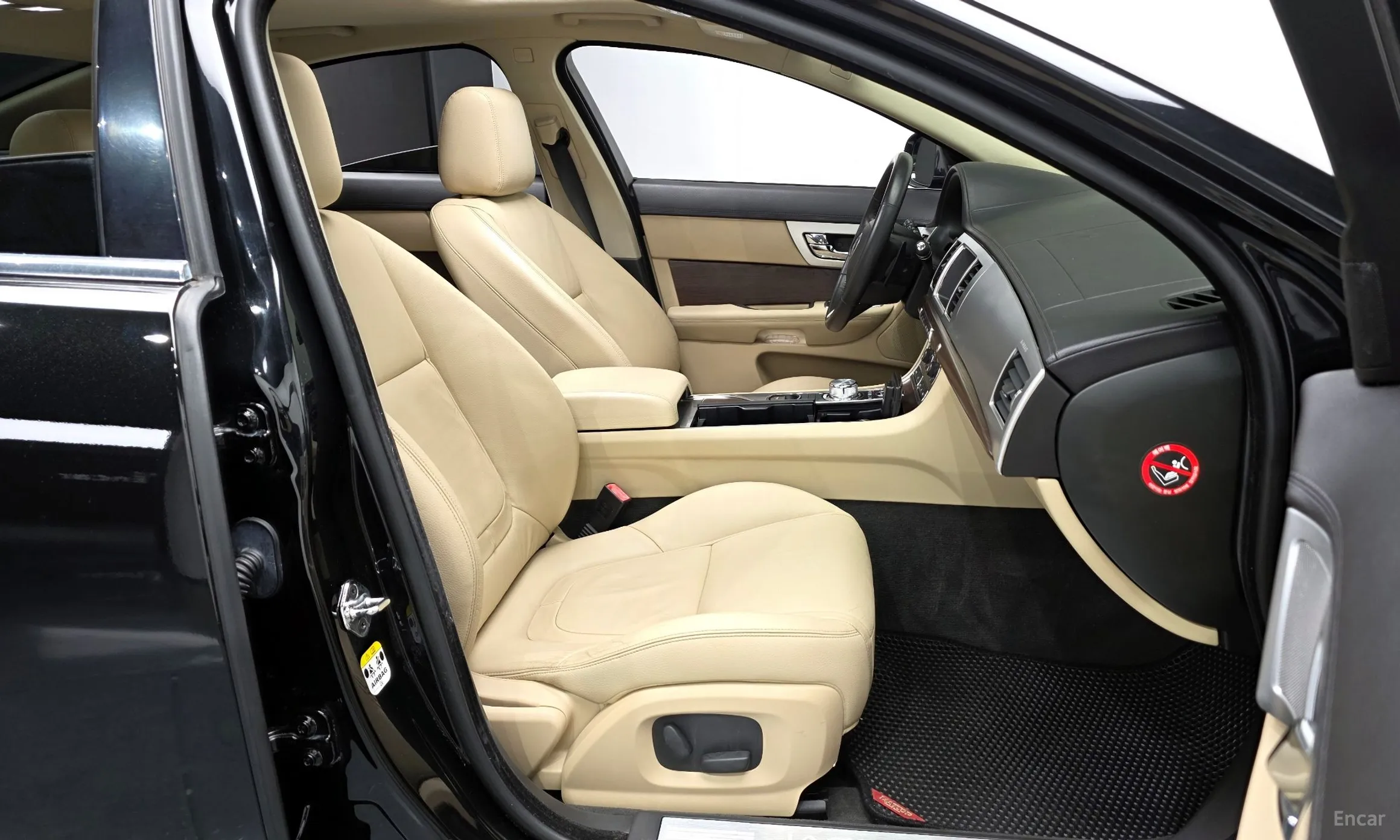 Jaguar New XF превью 11