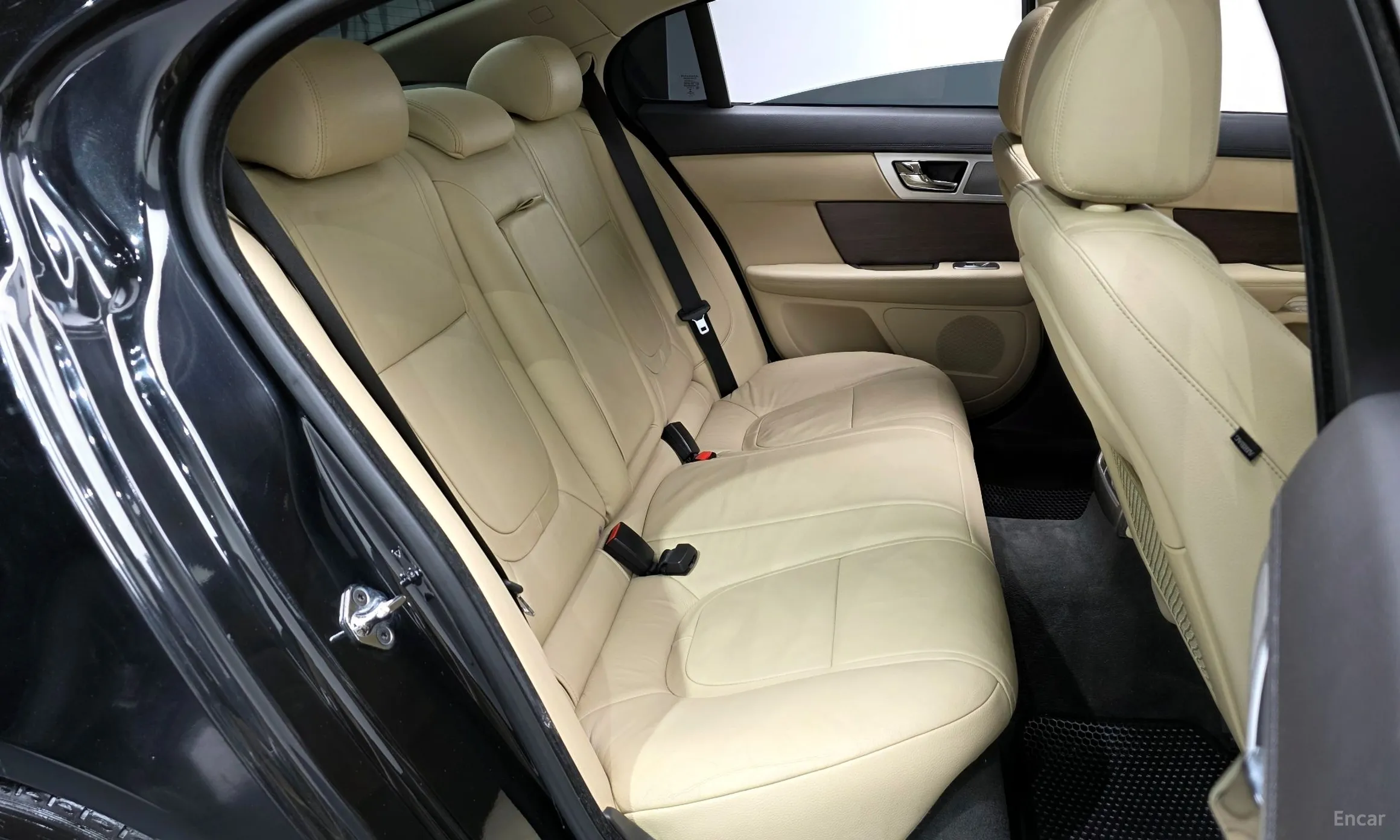Jaguar New XF превью 12