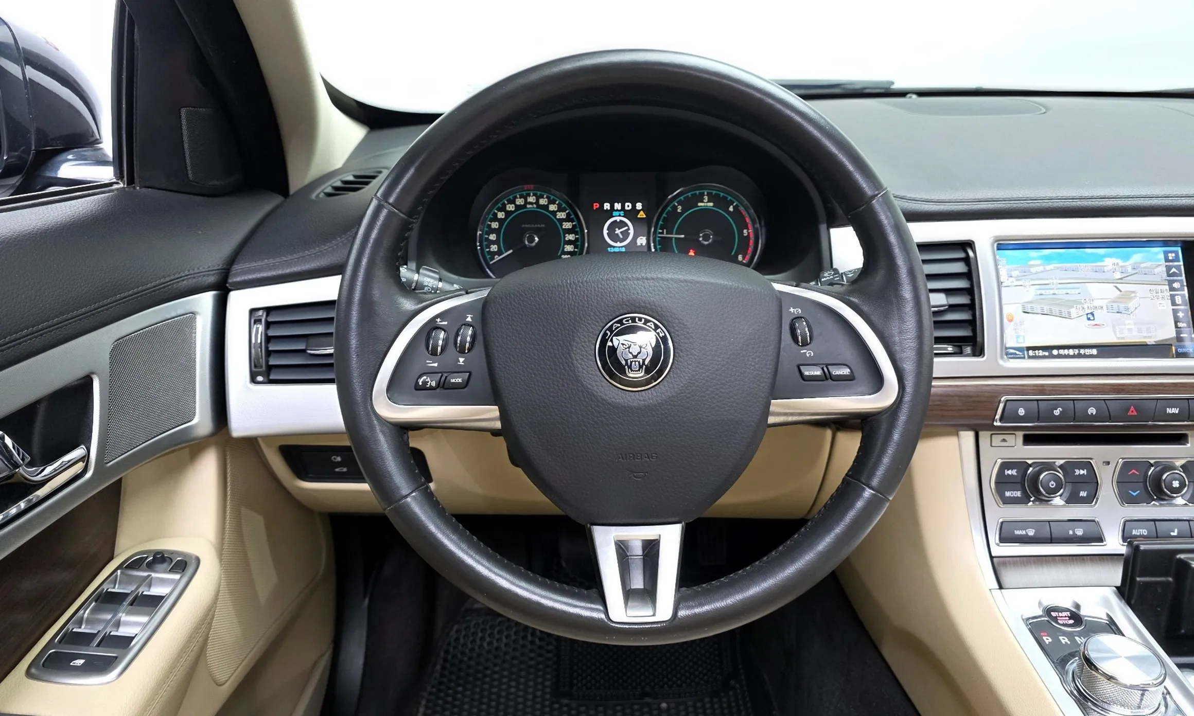 Jaguar New XF превью 13