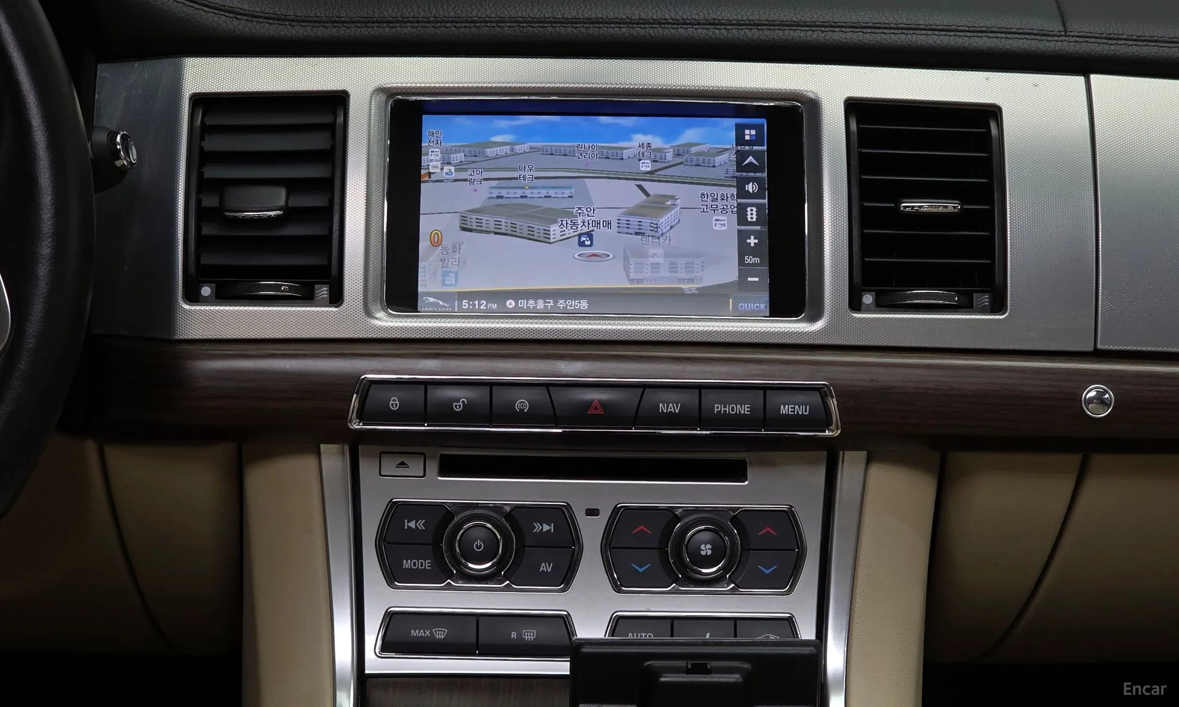 Jaguar New XF превью 14