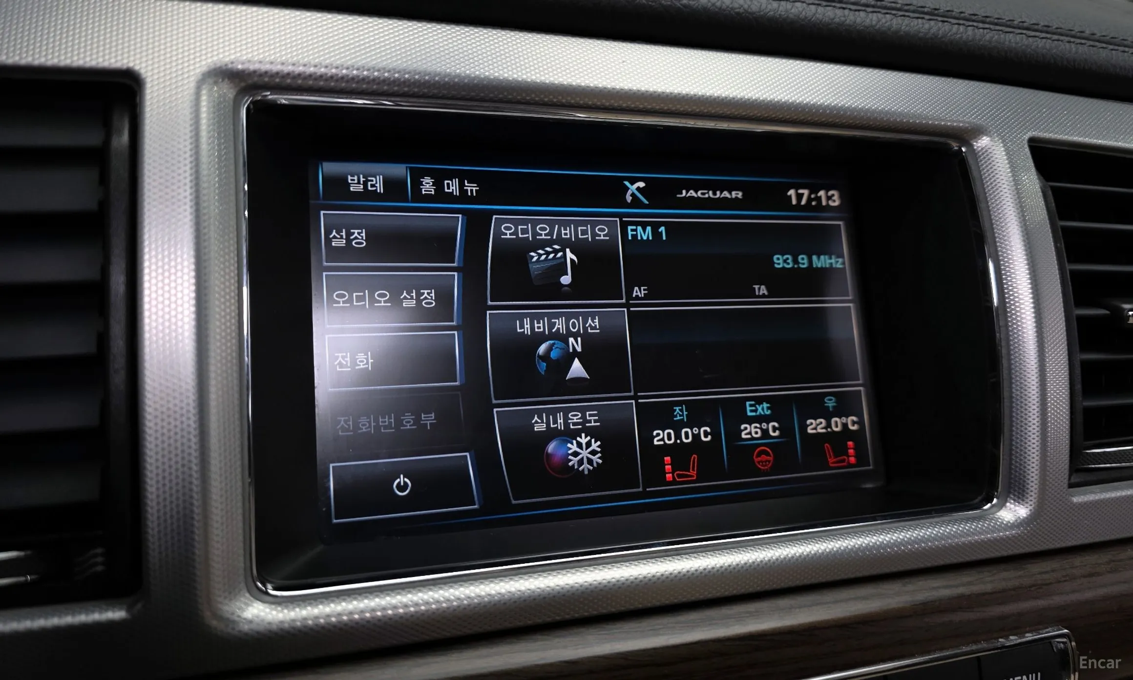 Jaguar New XF превью 16